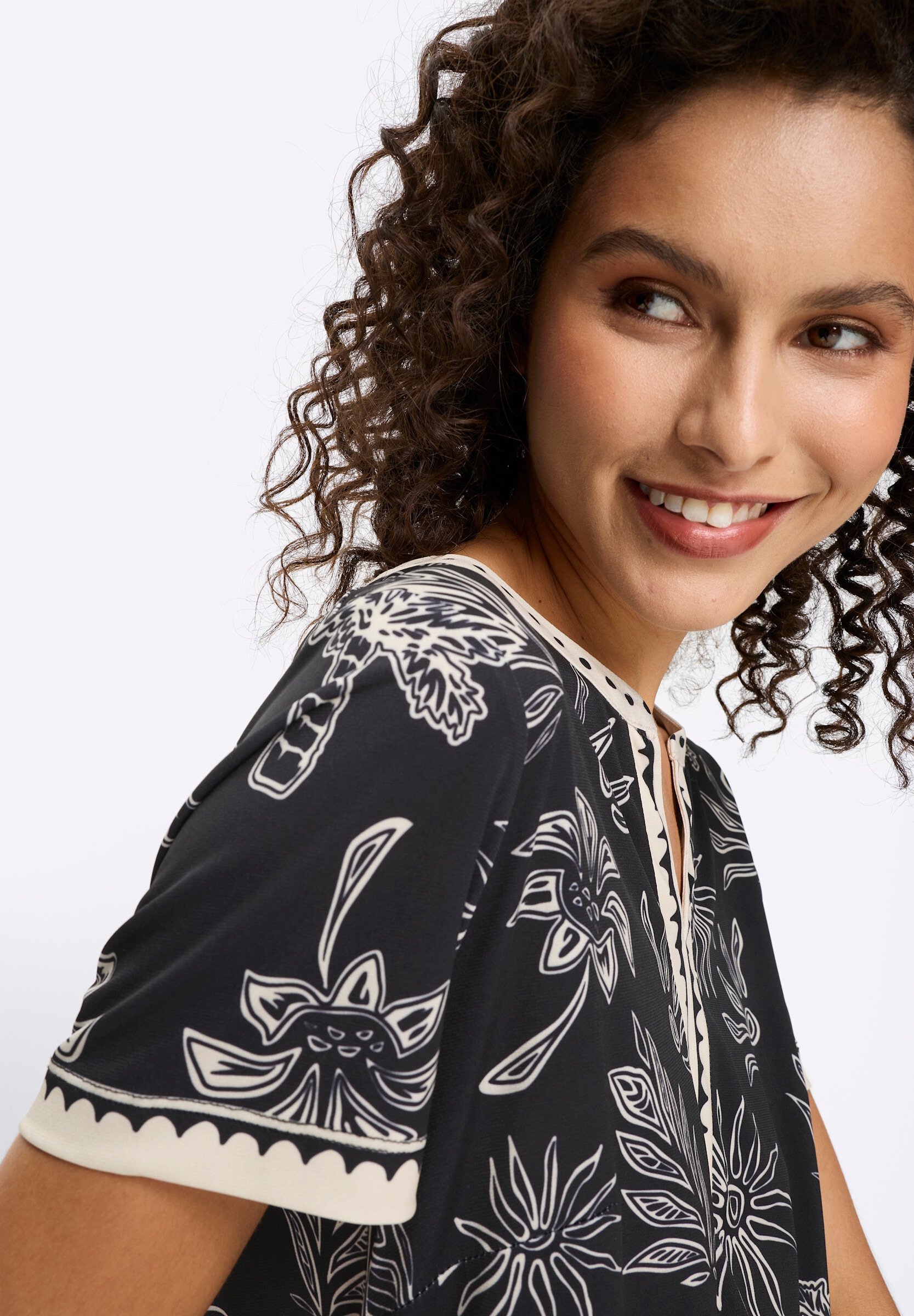 heine Sommerkleid »Jersey-Kleid Jerseykleid mit Palmen-Print« Nahttasche