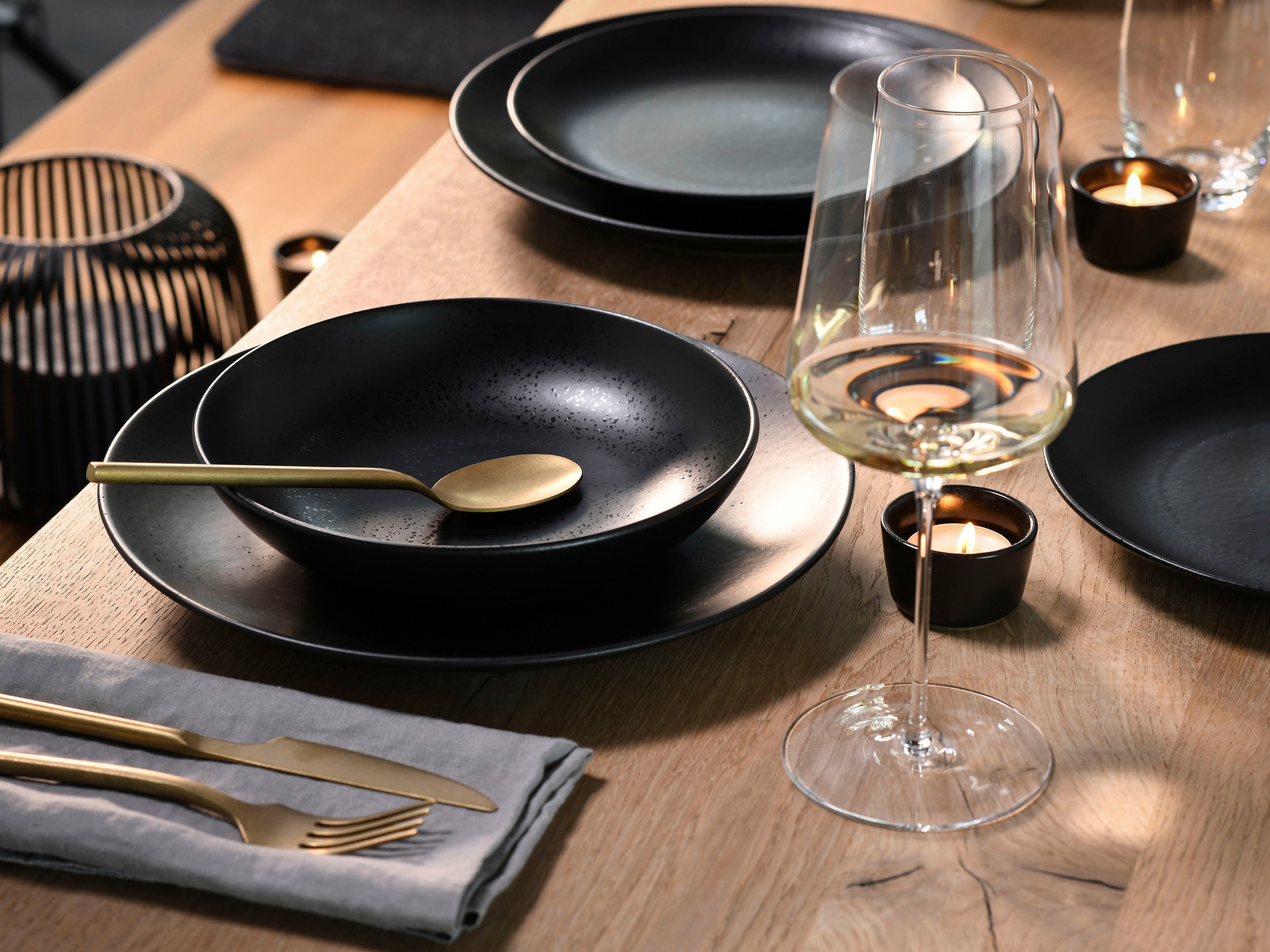 CreaTable Tafelservice »Magic Black Coupe«, (Set, 12 tlg.), matte Spezialglasur mit glänzenden Sprenkeln