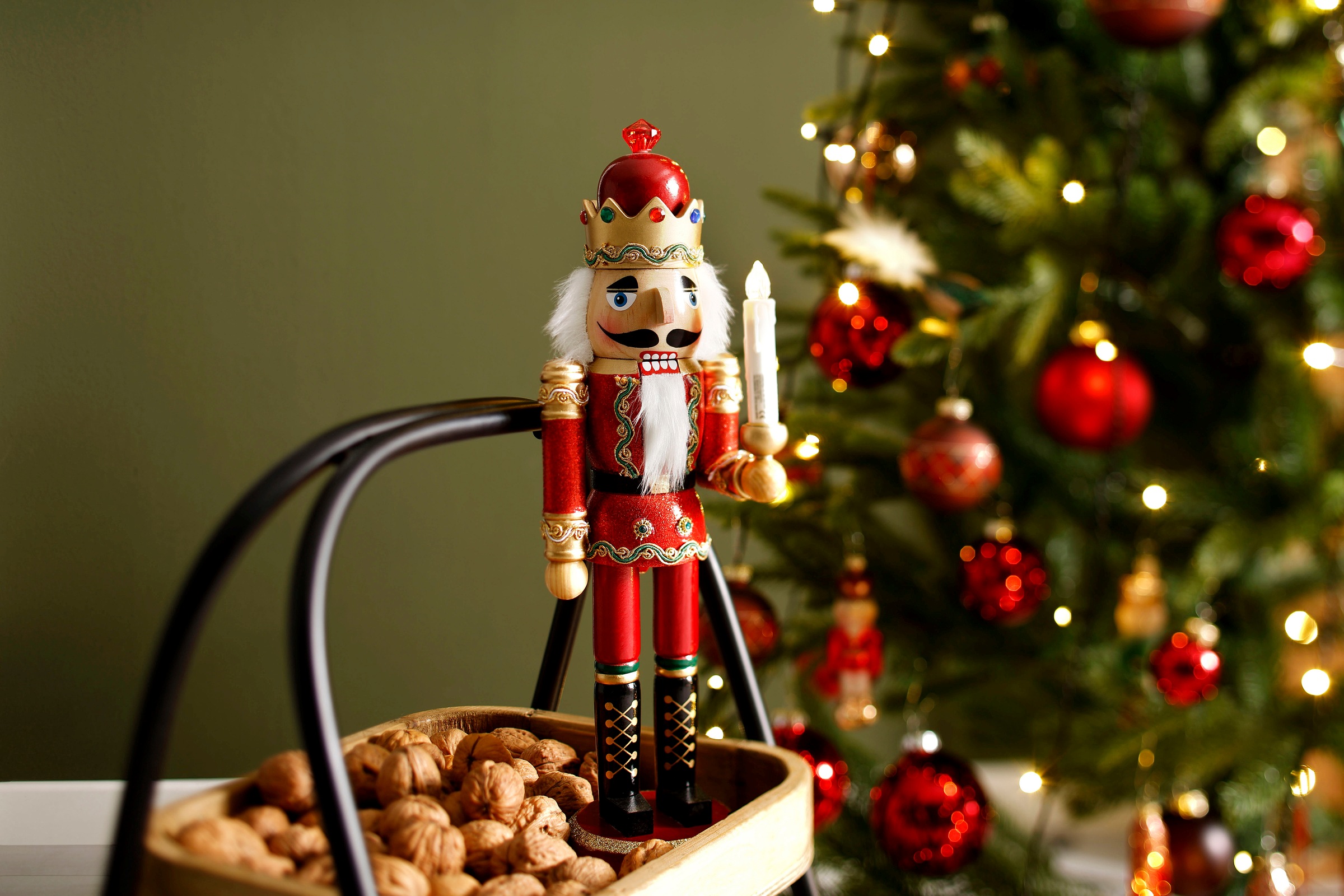 my home Weihnachtsfigur »Nussknacker«, Weihnachtsdeko, Höhe ca. 38 cm, inklusive Fernbedienung