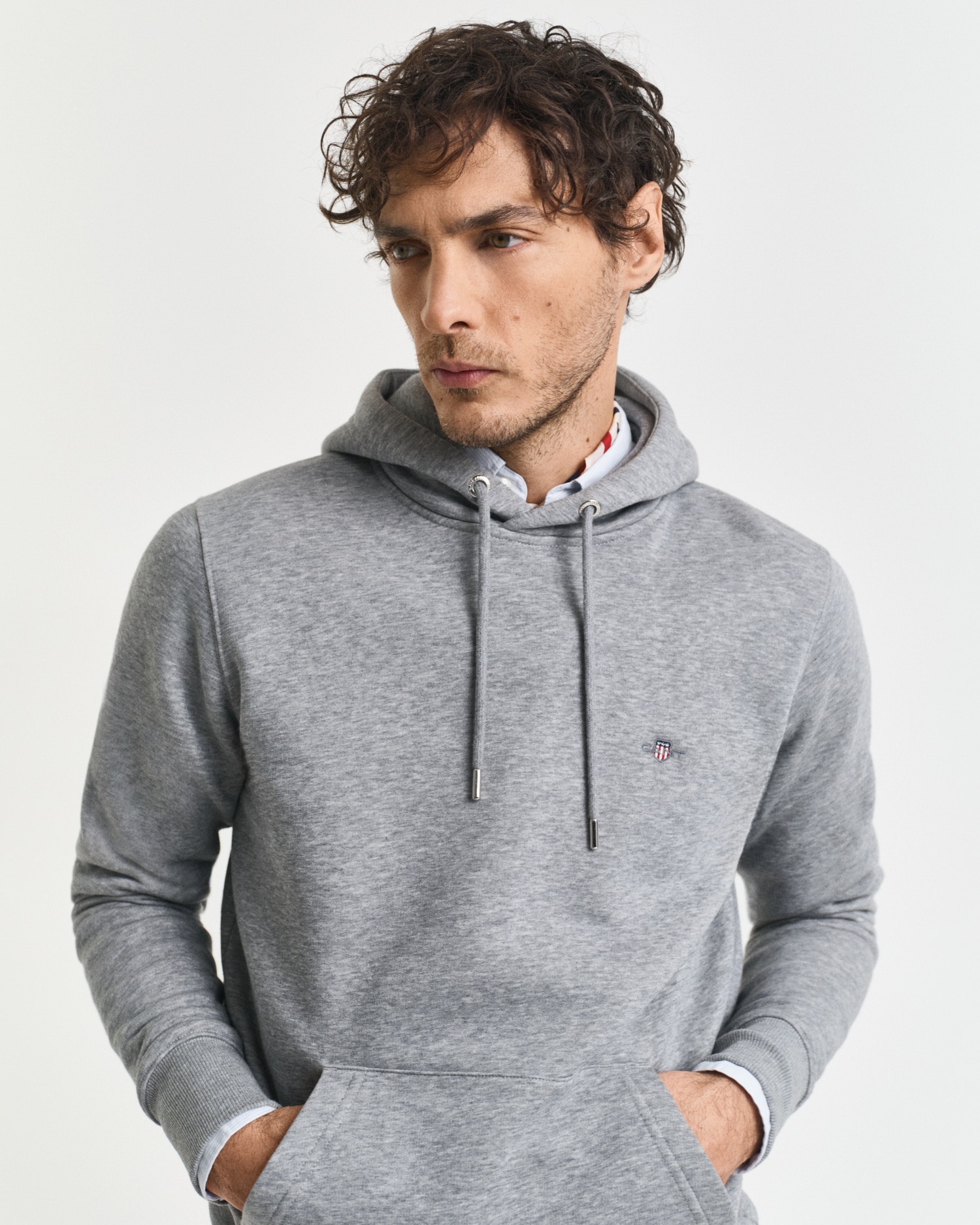 Gant Hoodie »REG SHIELD HOODIE«, mit Logostickerei auf der Brust
