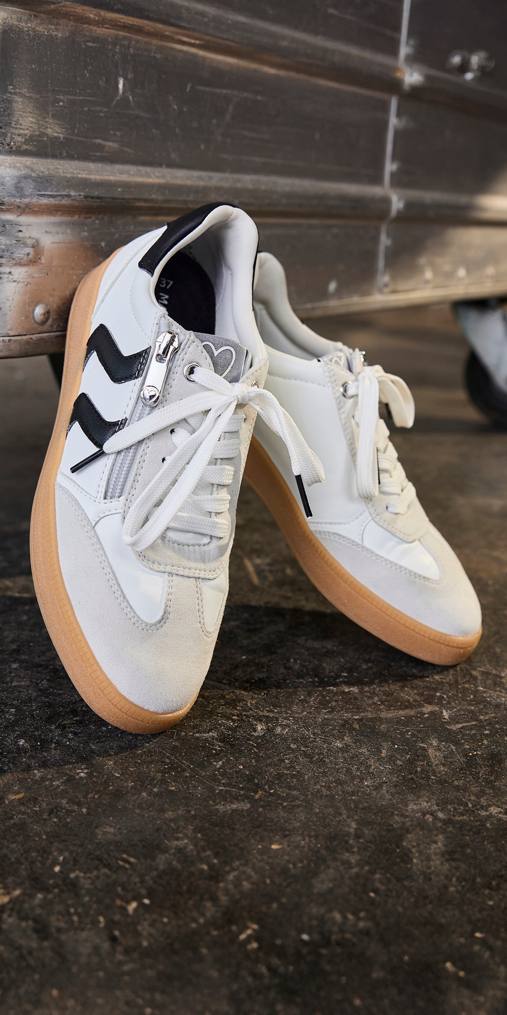 MARCO TOZZI Plateausneaker, Freizeitschuh, Halbschuh, Schnürschuh mit Kontrastbesatz