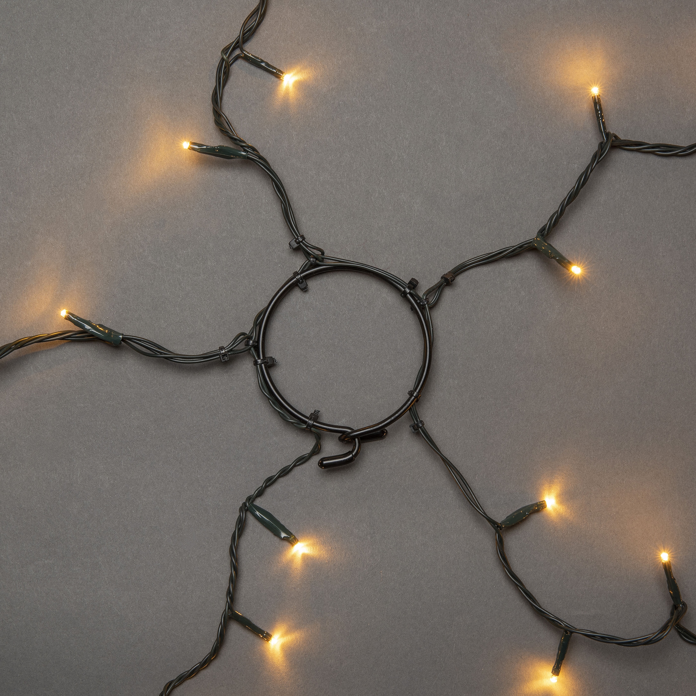 KONSTSMIDE LED-Baummantel »Weihnachtsdeko, Christbaumschmuck«, 200 St.-flammig, LED Lichterkette mit Ring, 5 Stränge à 40 Dioden, vormontiert
