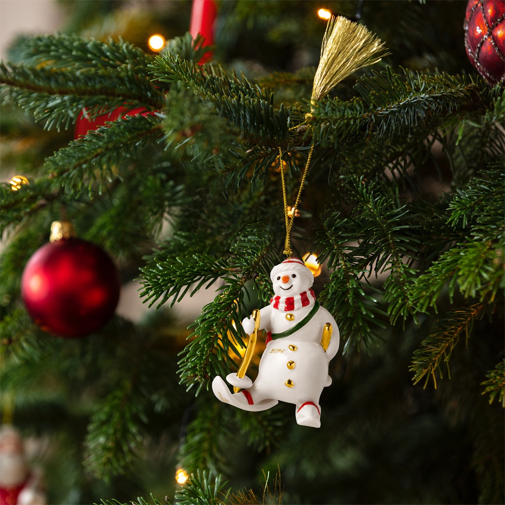 Villeroy & Boch Weihnachtsfigur »Ornament Schneemann 2026 Christmas Classics 7,3 x 6,8 x 9,9 cm weiß-gold« Nur Dekoration
