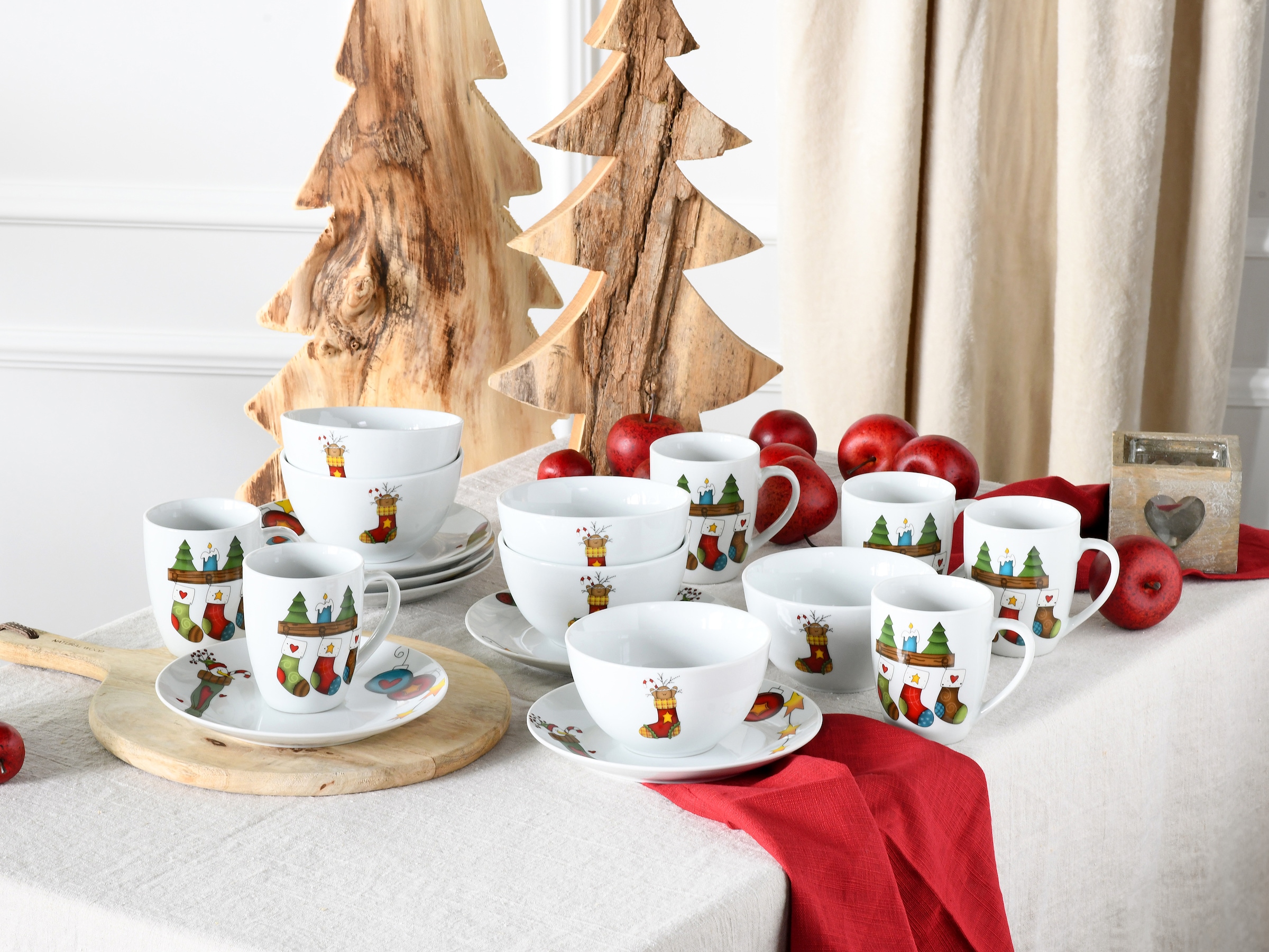 CreaTable Frühstücks-Geschirrset »Luna Socken, Frühstücksset 18-tlg« Winterlicher Dekor mit lustigen Sockenmotiven