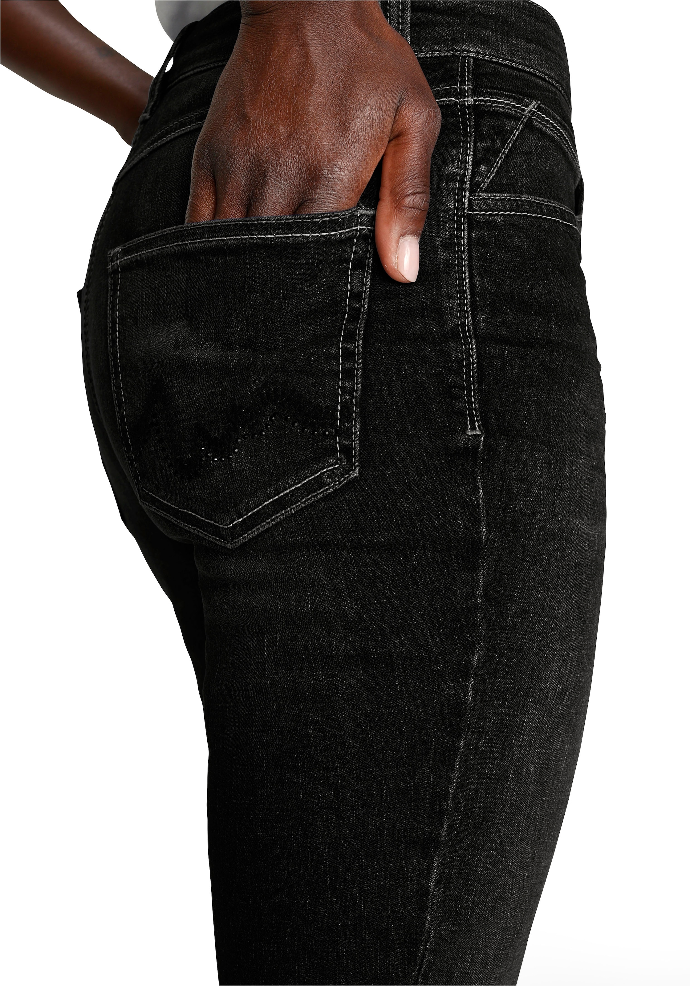 MAC Gerade Jeans »Melanie Wave-Glam«, Glizernsteinchen und Stickerei auf  den hinteren Taschen bei ♕
