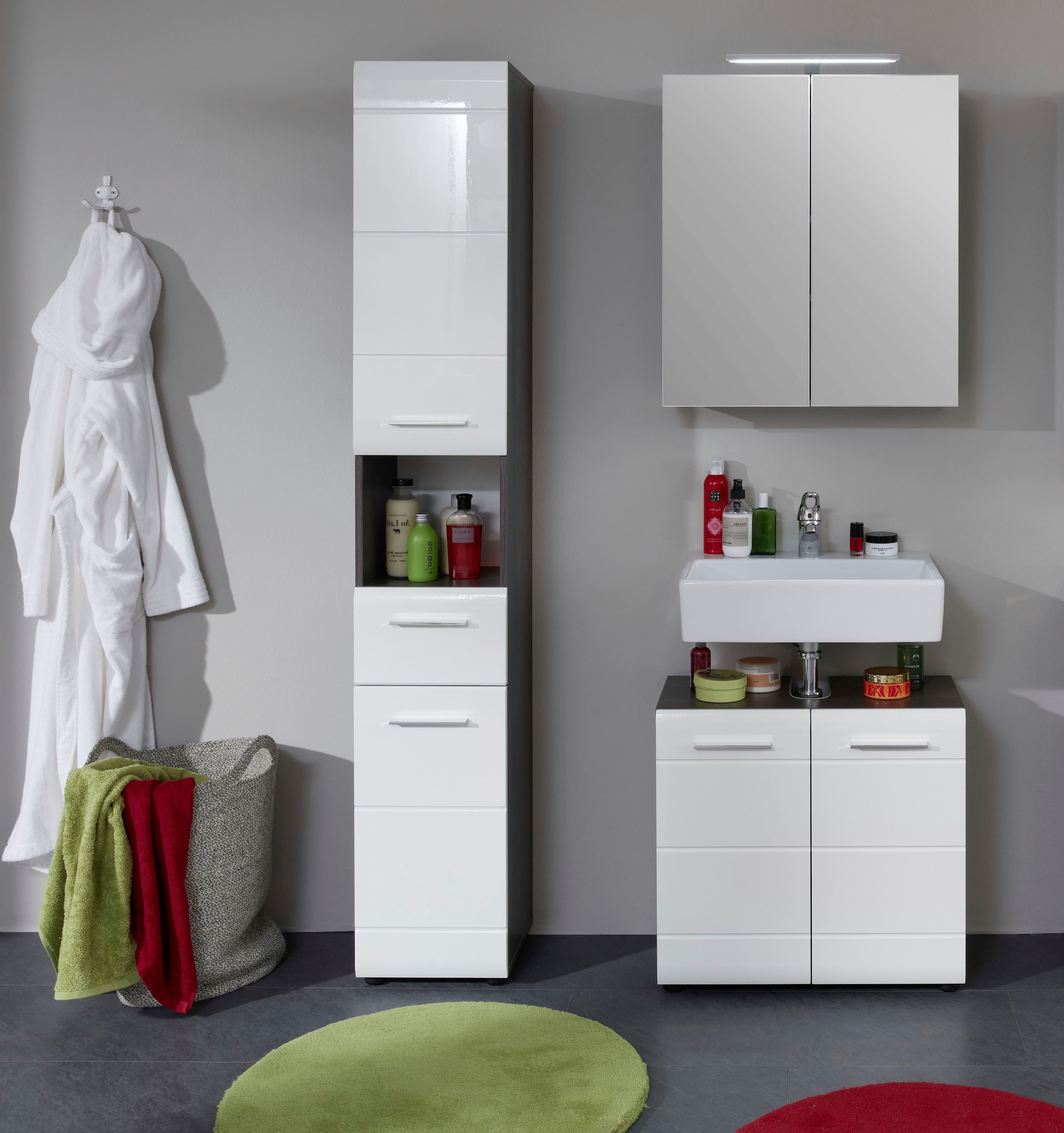 trendteam Badmöbel-Set Spiegelschrank 3 in Jahren Garantie Holzoptik »Skin«, Waschbeckenunterschrank, 3 Hochschrank St.), oder mit Fronten (Set, und mit Hochglanz- XXL LED-Beleuchtung