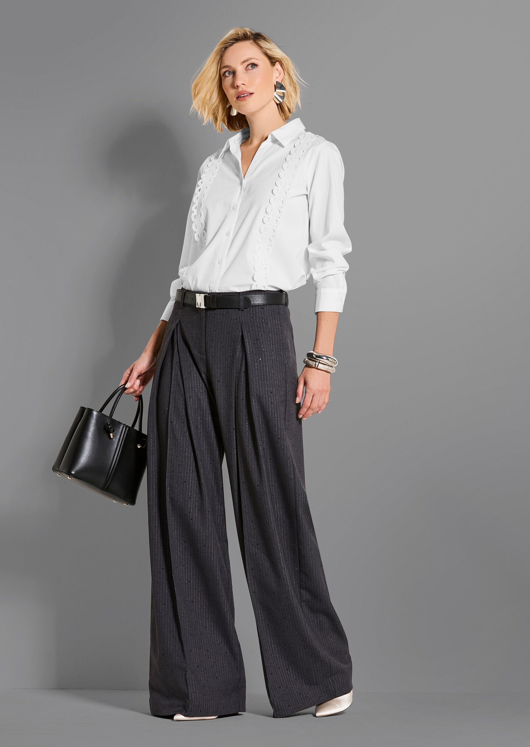 MADELEINE Stoffhose »Bundfaltenhose Nadelstreifenhose mit Strassdekoration«