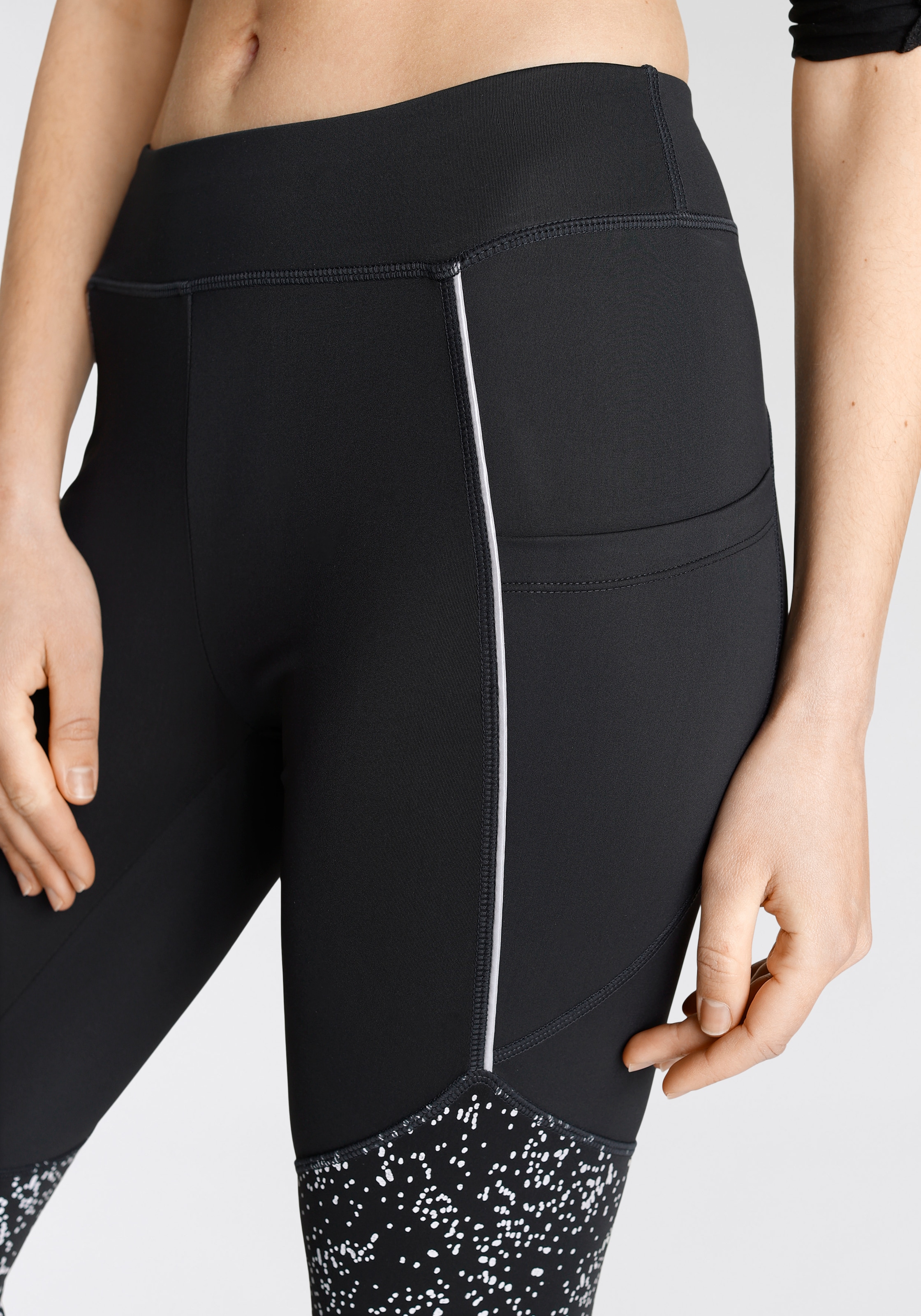 LASCANA ACTIVE Funktionsleggings, mit reflektierenden Print