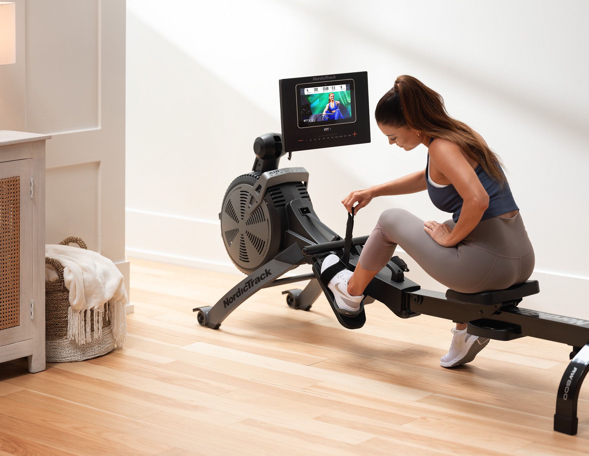 NordicTrack Rudergerät »NordicTrack RW600«, iFIT-fähiger Rower mit schwenkbarem 7'' Touchscreen