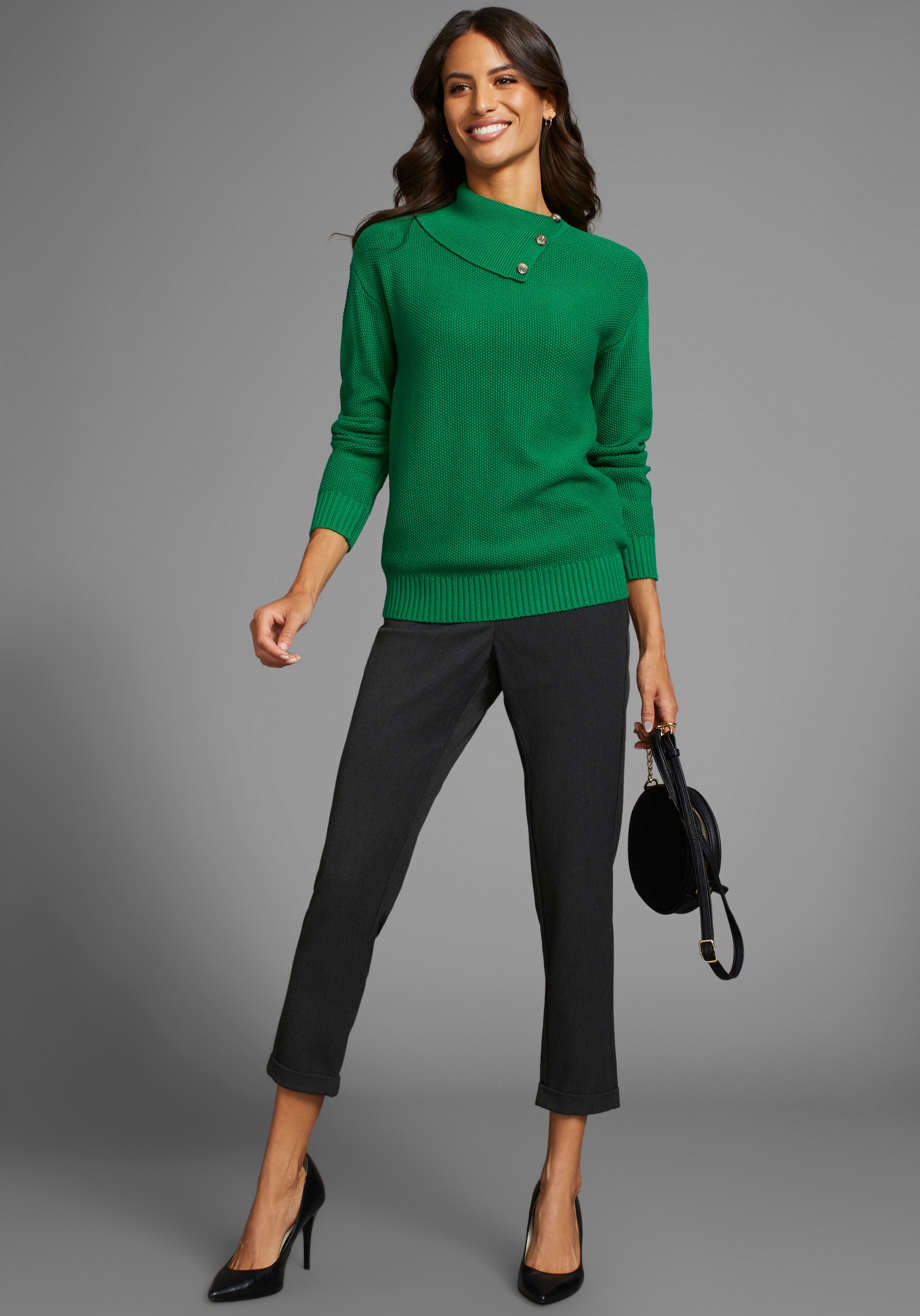 DELMAO Strickpullover, mit feinem Strickmuster und Zierknöpfen