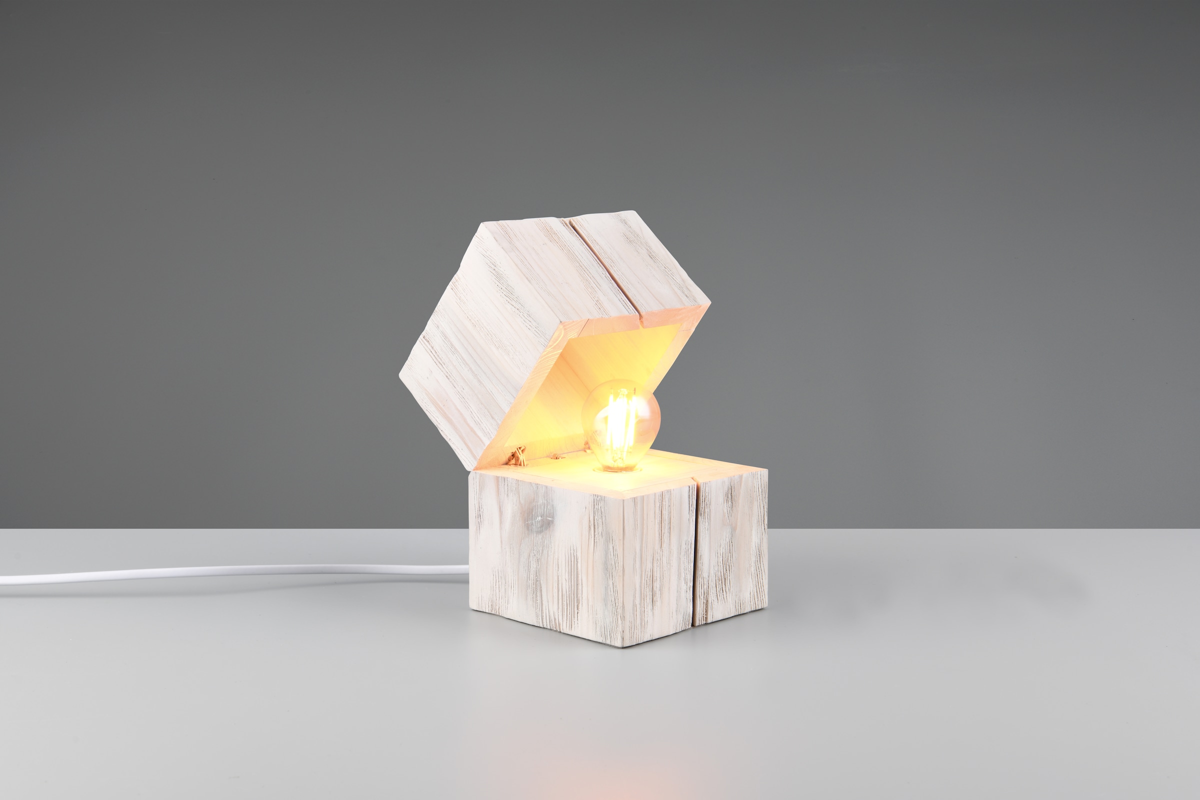 TRIO Leuchten Schreibtischlampe »TREASURE, Deko Tischleuchte Schatzkiste inkl 1xE14 LED 225 Lumen 2700K« E14 1 Stk. Warmweiß Licht startet bei öffnen der Box, Schnurschalter, Naturholz Tischlampe