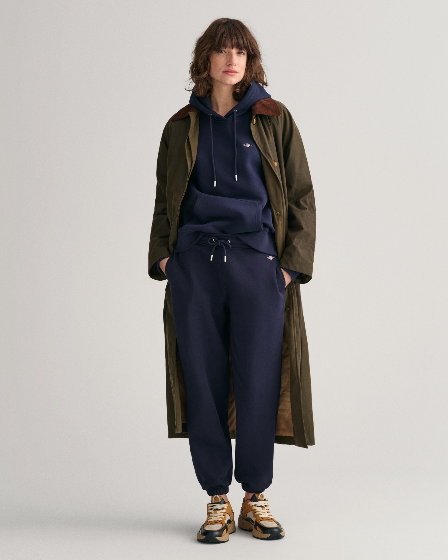 Gant Sweathose »REL SHIELD SWEATPANTS«, mit Logostickerei
