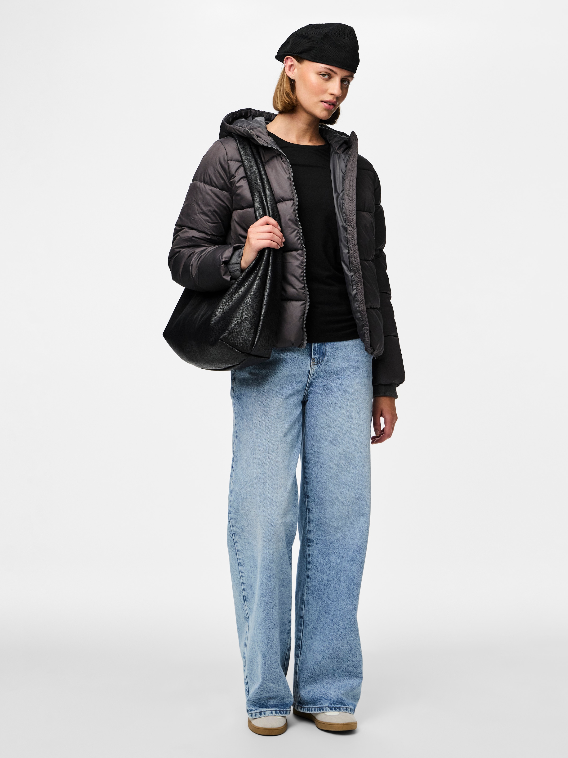 pieces Steppjacke »PCBEE NEW SHORT  PUFFER JACKET NOOS BC« mit Kapuze