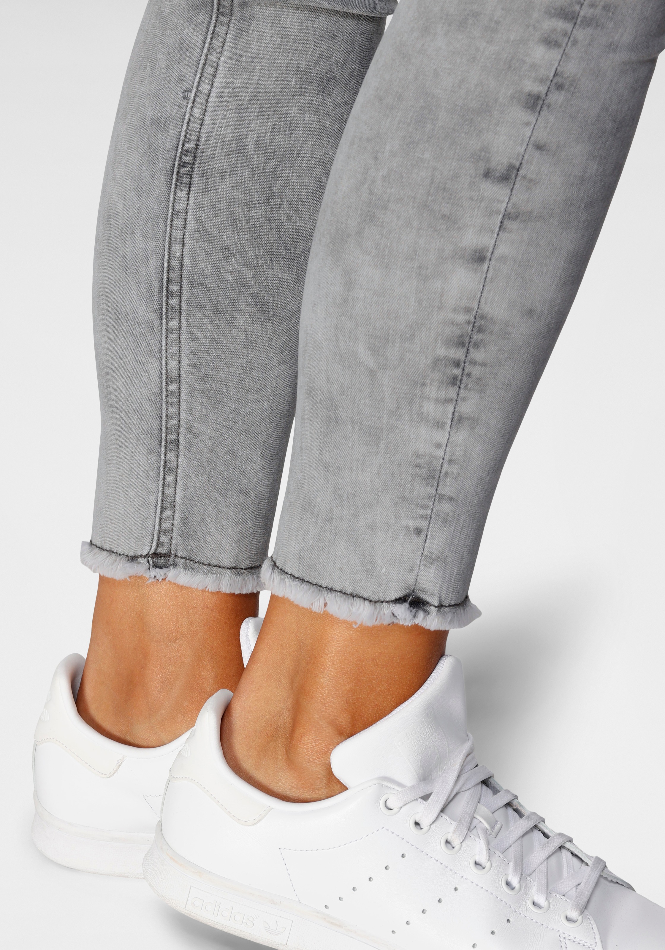 GANG Ankle-Jeans »94MEDINA«, mit leicht ausgefranster Kante am Saumabschluss