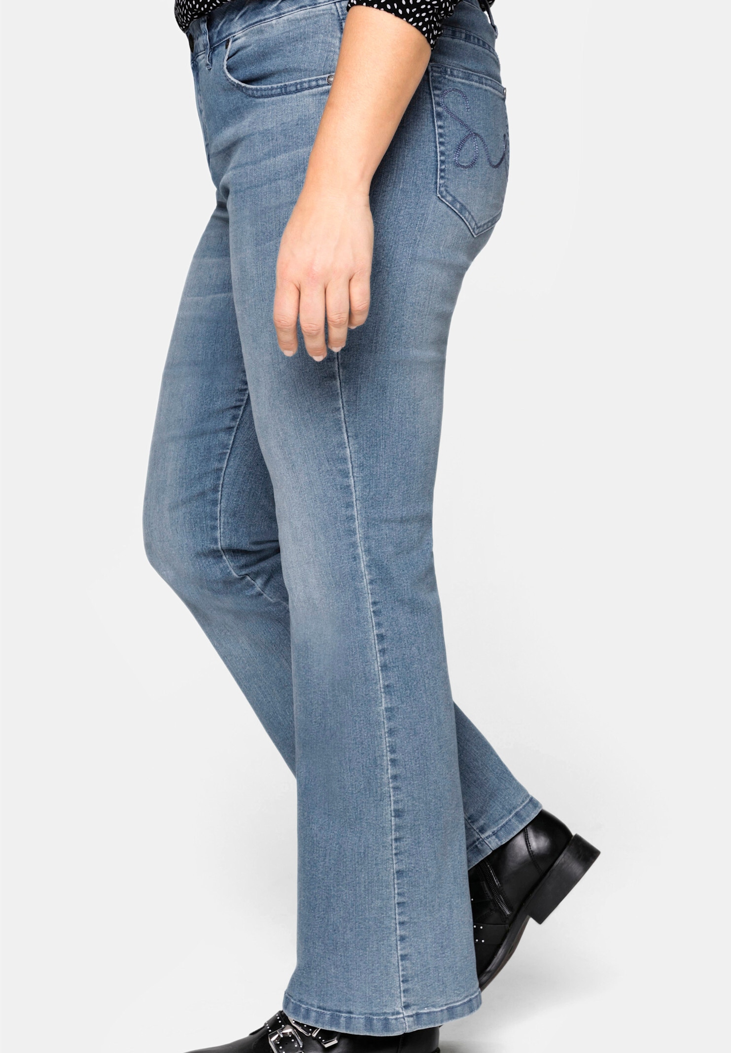Sheego 5-Pocket-Jeans »Bootcut-Jeans Bootcut-Jeans mit Used-Effekten« in 5-Pocket-Form, mit Used-Effekten