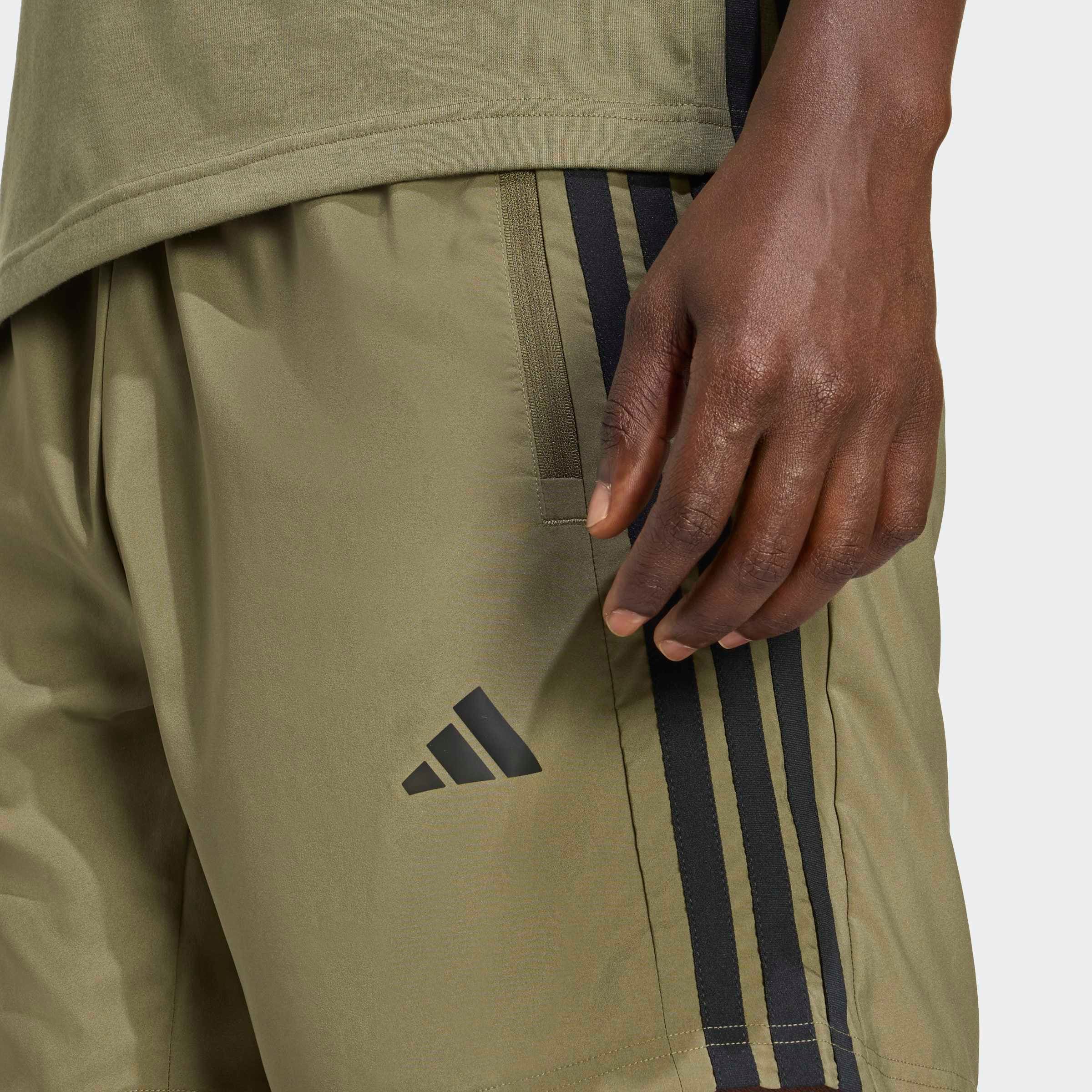 adidas Performance Shorts »WORKOUT ESSENTIALS BASE 3-STREIFEN WOVEN«  normal-weit, für Fitness und Sportmode, sportlich, aus Polyester