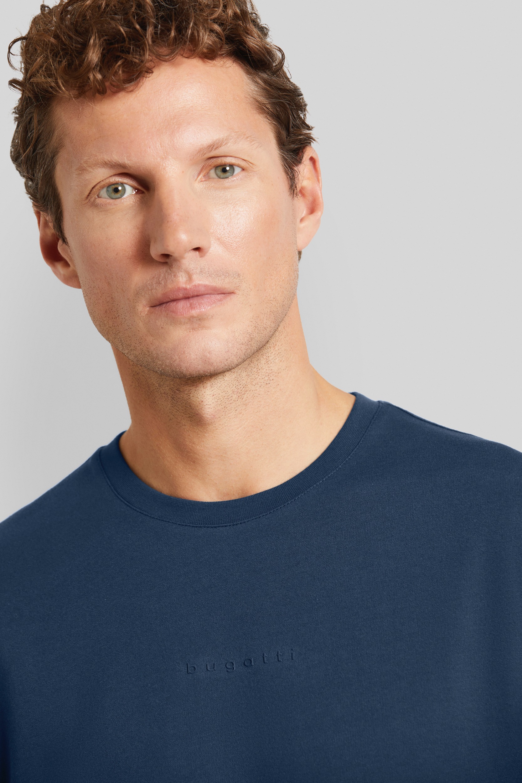 bugatti T-Shirt, mit dezentem bugatti-Print
