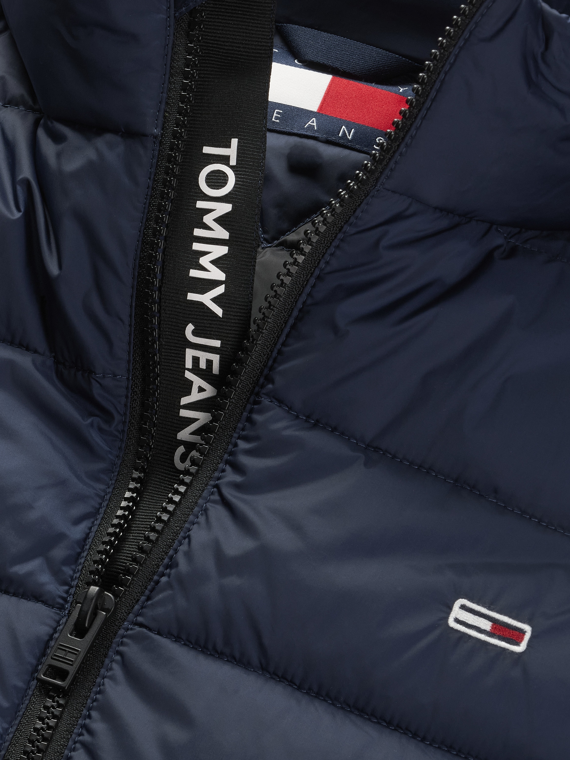 Tommy Jeans Plus Steppweste »TJM LT DOWN VEST EXT«, in Großen Größen, Logostickerei, Eingriffstaschen