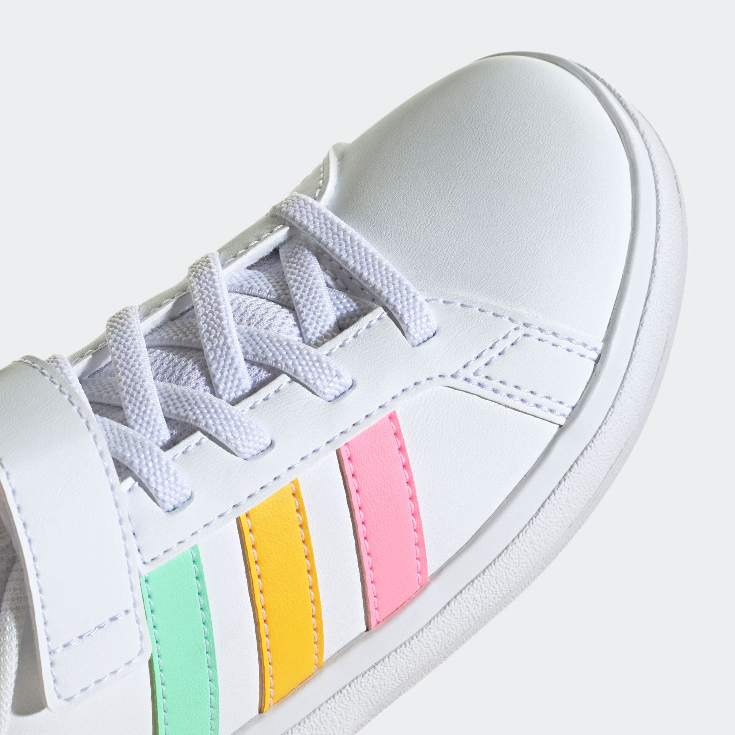 adidas Sportswear Klettschuh »GRAND COURT COURT ELASTIC LACE AND TOP STRAP«, Design auf den Spuren des adidas Superstar