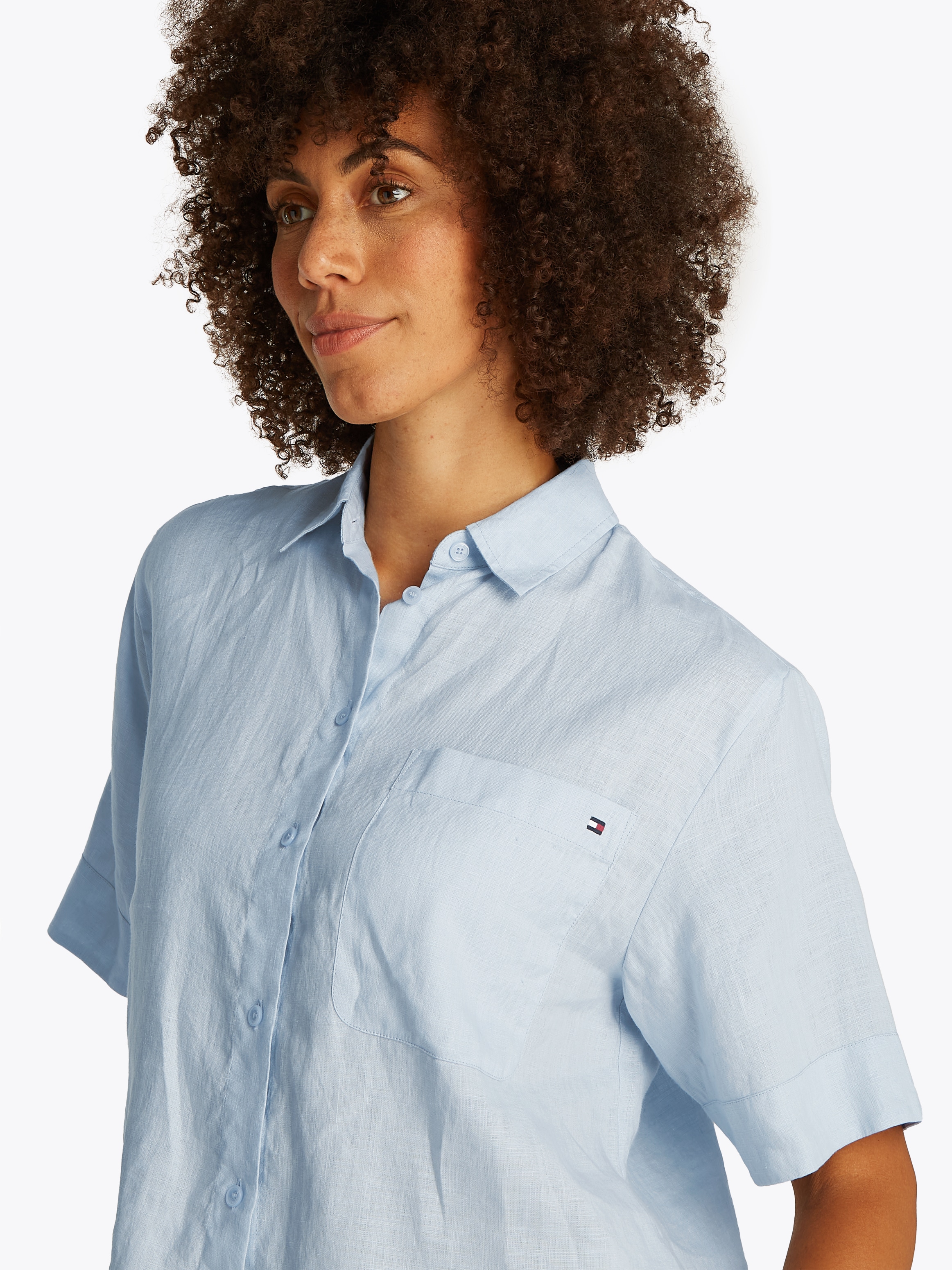 Tommy Hilfiger Kurzarmshirt »ESS LINEN RELAXED S/S SHIRT«, mit Brusttasche, Logostickerei,kühlendes Premium Leinen