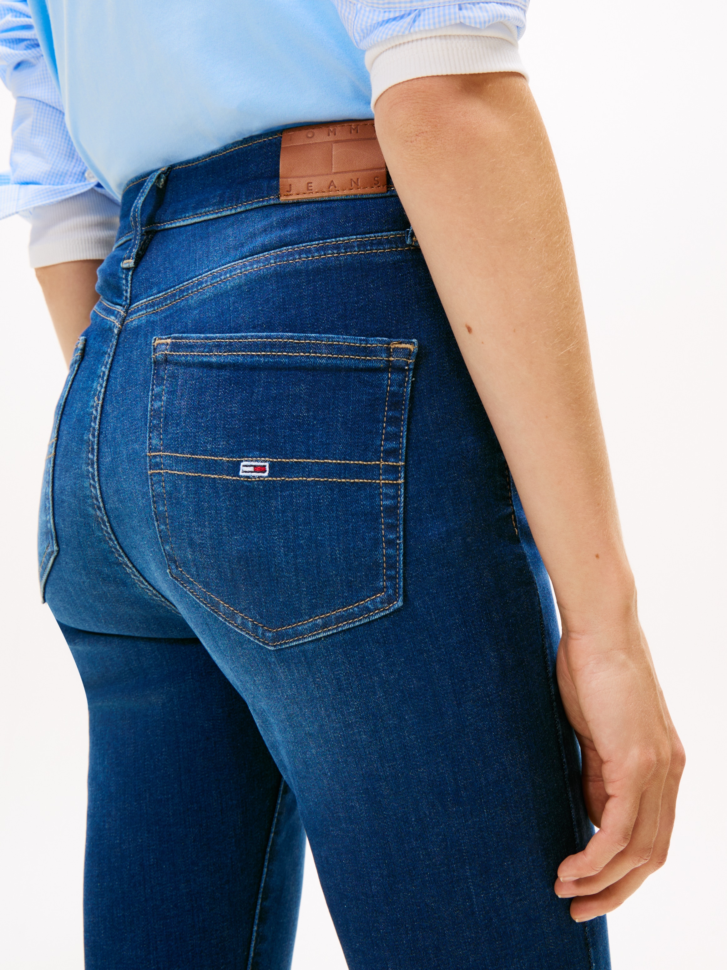 Tommy Jeans Skinny-fit-Jeans »Sylvia High Rise Skinny« mit Logo-Badge