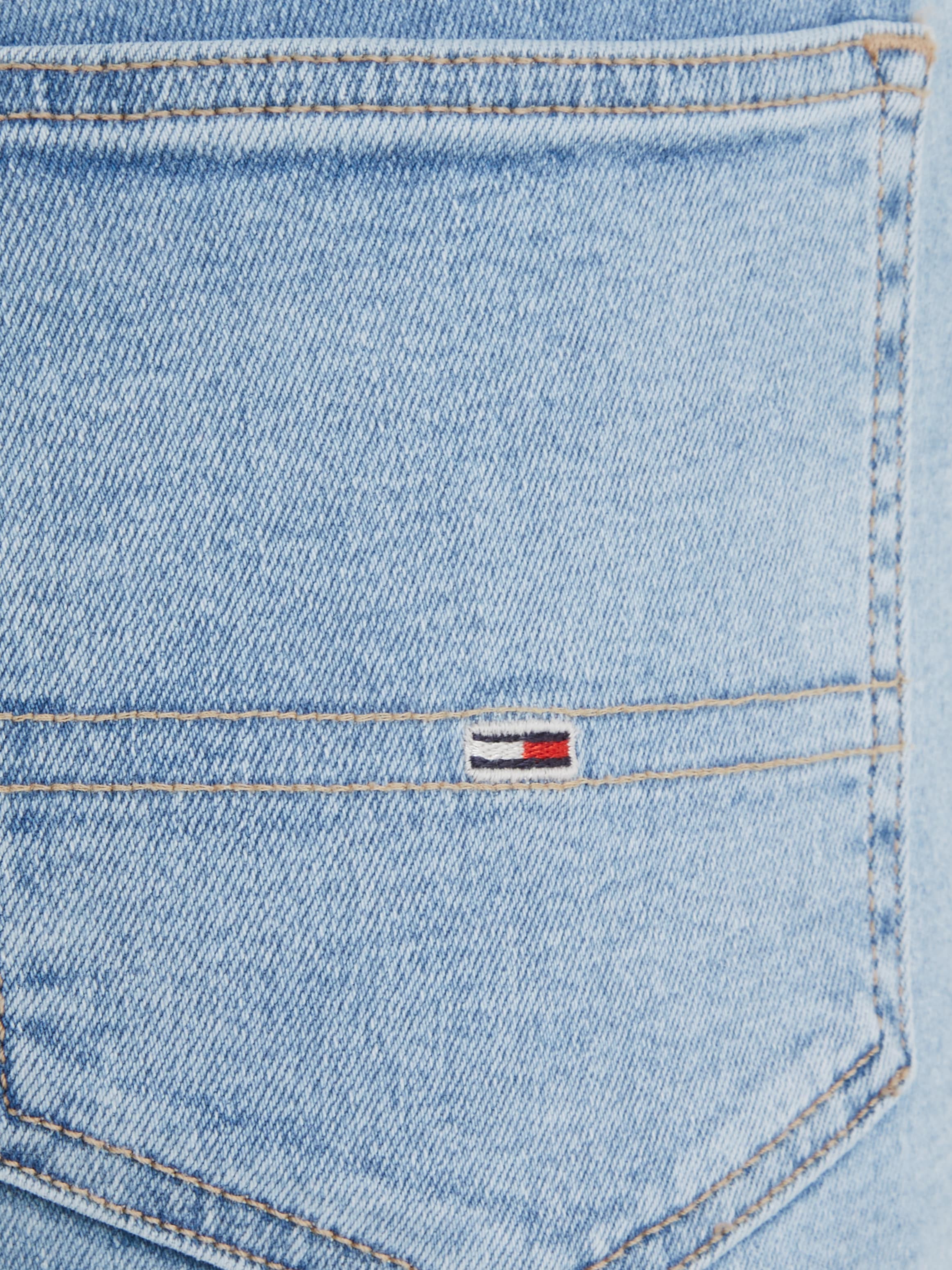 Tommy Jeans Jeans mit bei ♕ Ledermarkenlabel »Sylvia«, Bequeme