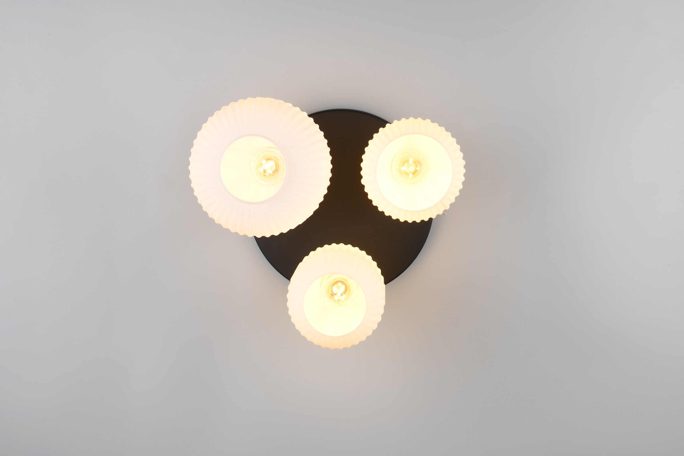 TRIO Leuchten Deckenleuchte »DIVA, E27 Deckenlampe 3-flammig mit Glasschirm, exkl 3xE27 max 10W« E27 1 Stk. warmweiß - kaltweiß Deckenlampe Ø 39cm, Glasschirme in 3 Formen, Lampe Wohnzimmer Küche