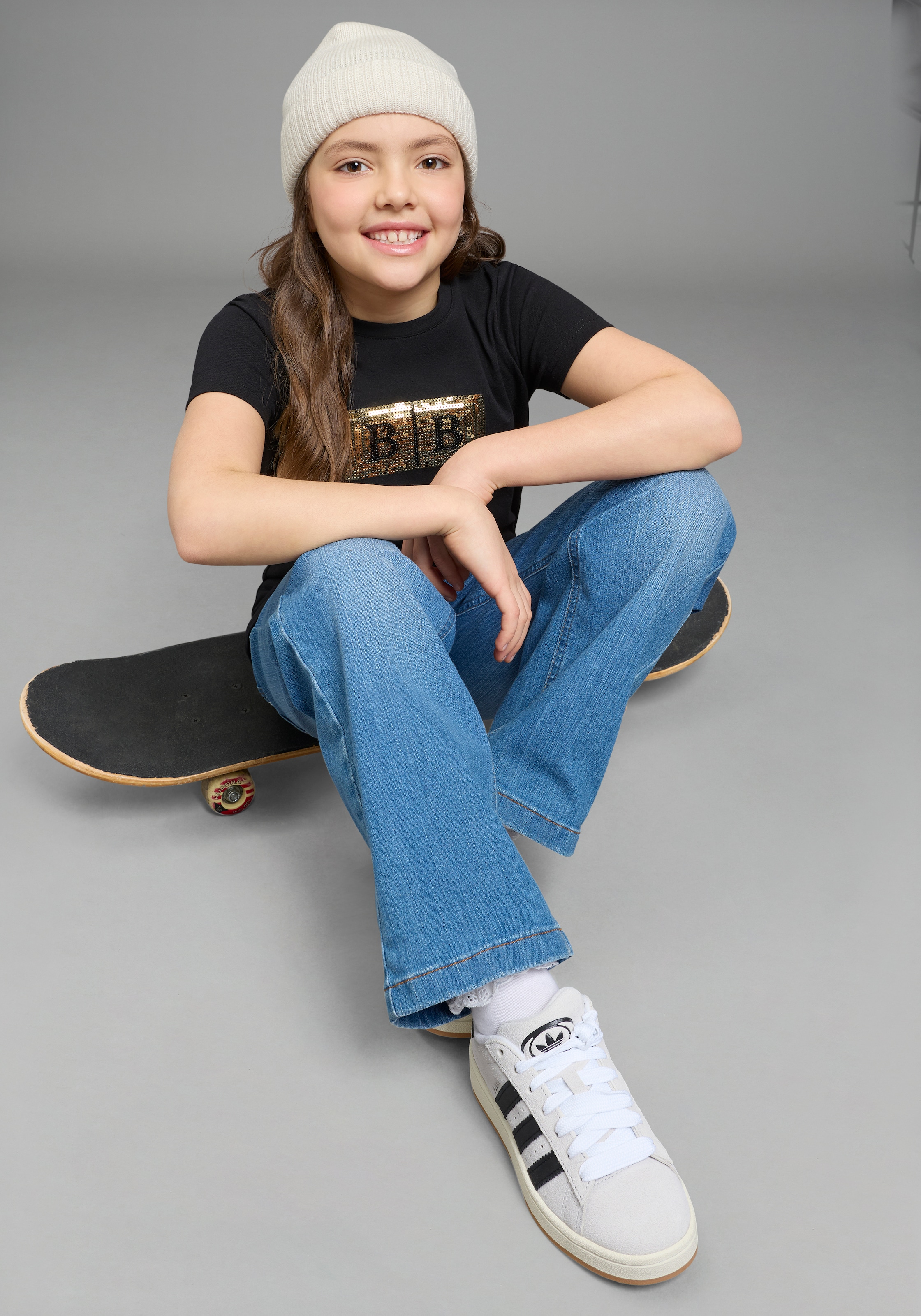 Bruno Banani T-Shirt »Banani Paillettenshirt für modische Girls« modische Basic-Passform, Kurzarm, mit Pailletten und Print