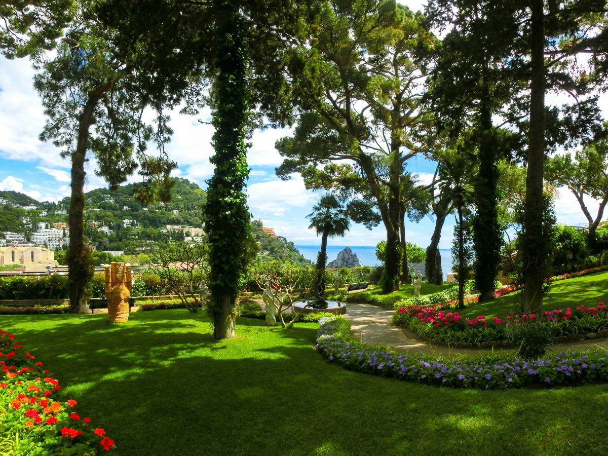 Papermoon Fototapete »Capri Island Garden«