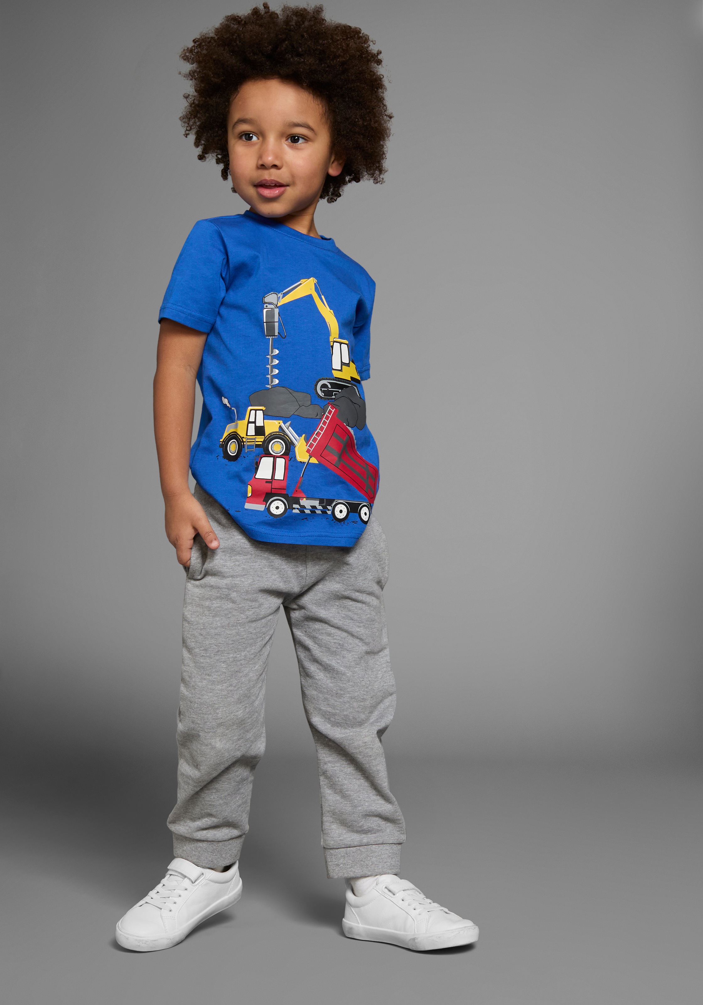KIDSWORLD T-Shirt »mit coolen BAUMASCHINEN Print«, Kurzarm, Basic-Passform, bedruckt, Rundhalsausschnitt