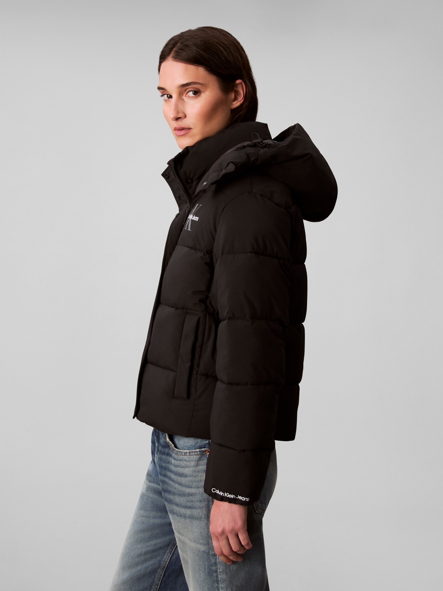 Calvin Klein Jeans Steppjacke mit Kapuze Stehkragen, in kurzer Form, abnehmbare Kapuze