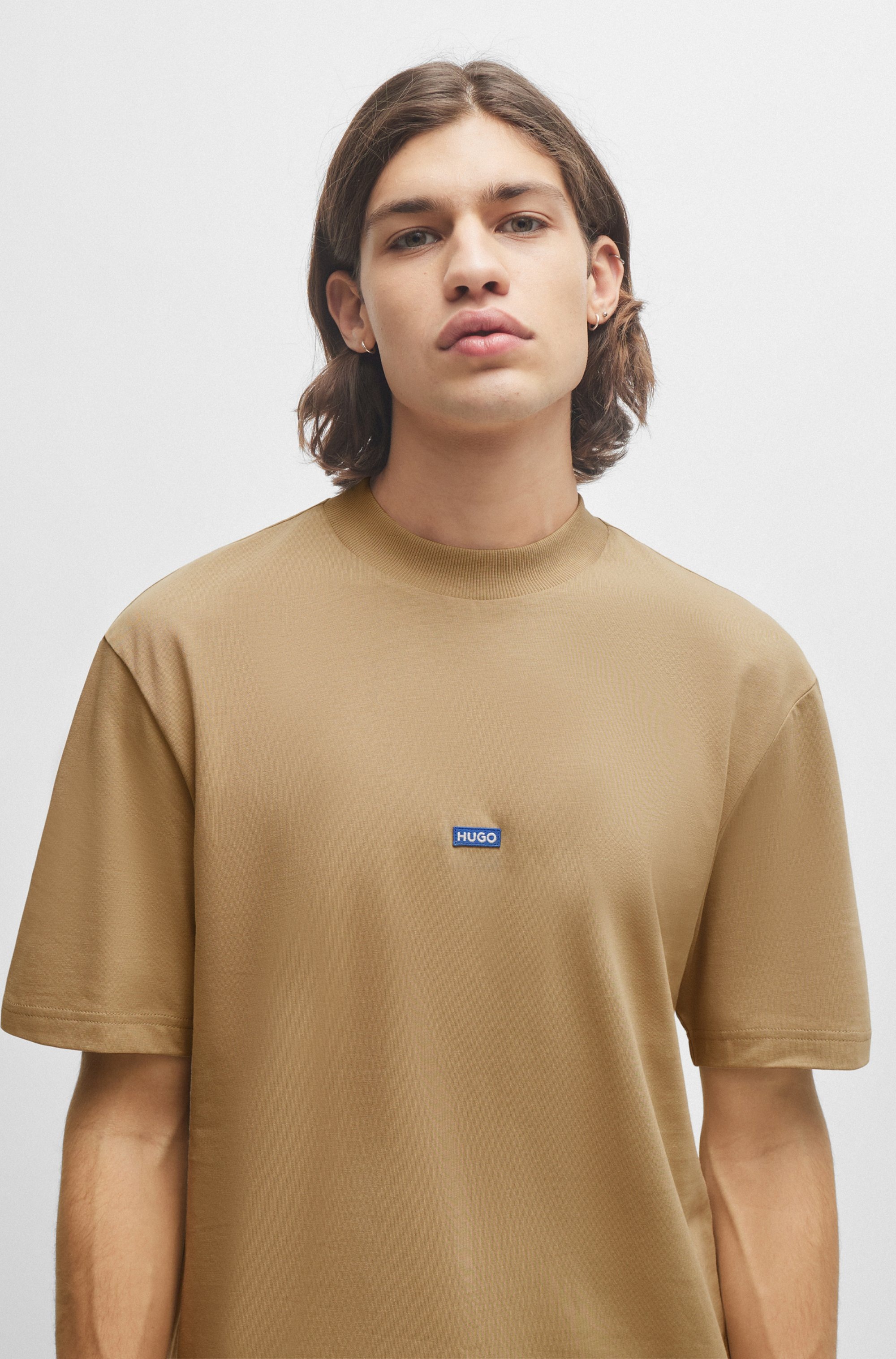 HUGO T-Shirt »Nieros« mit Logo-Patch