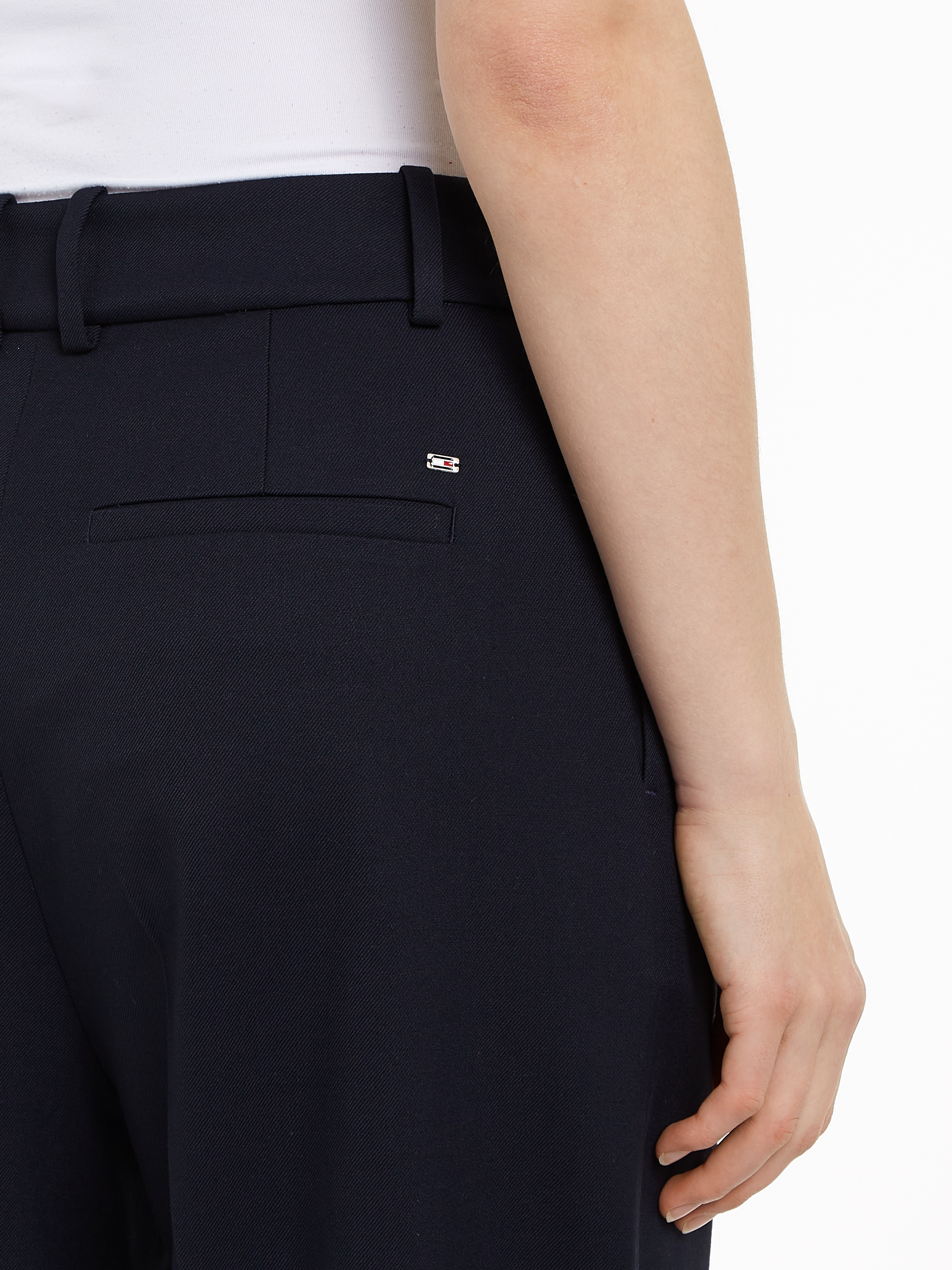 Tommy Hilfiger Webhose »MD CORE RELAXED STRAIGHT PANT«, mit Logostickerei auf der Rückseite