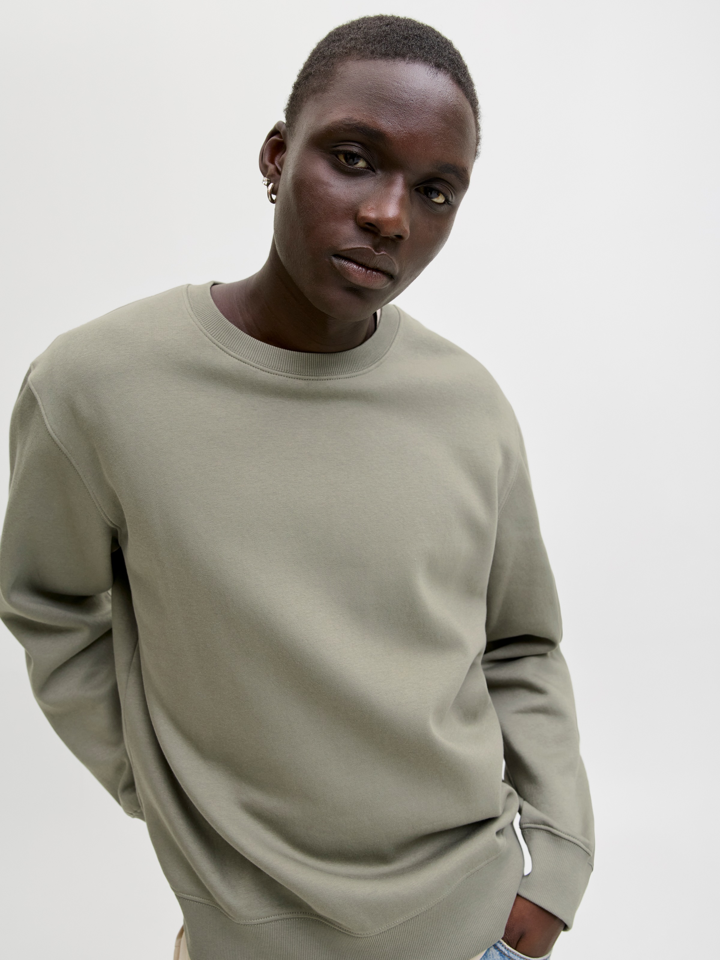 Jack & Jones Sweatshirt »JJESTAR BASIC SWEAT CREW NECK NOOS«, mit Rundhalsausschnitt
