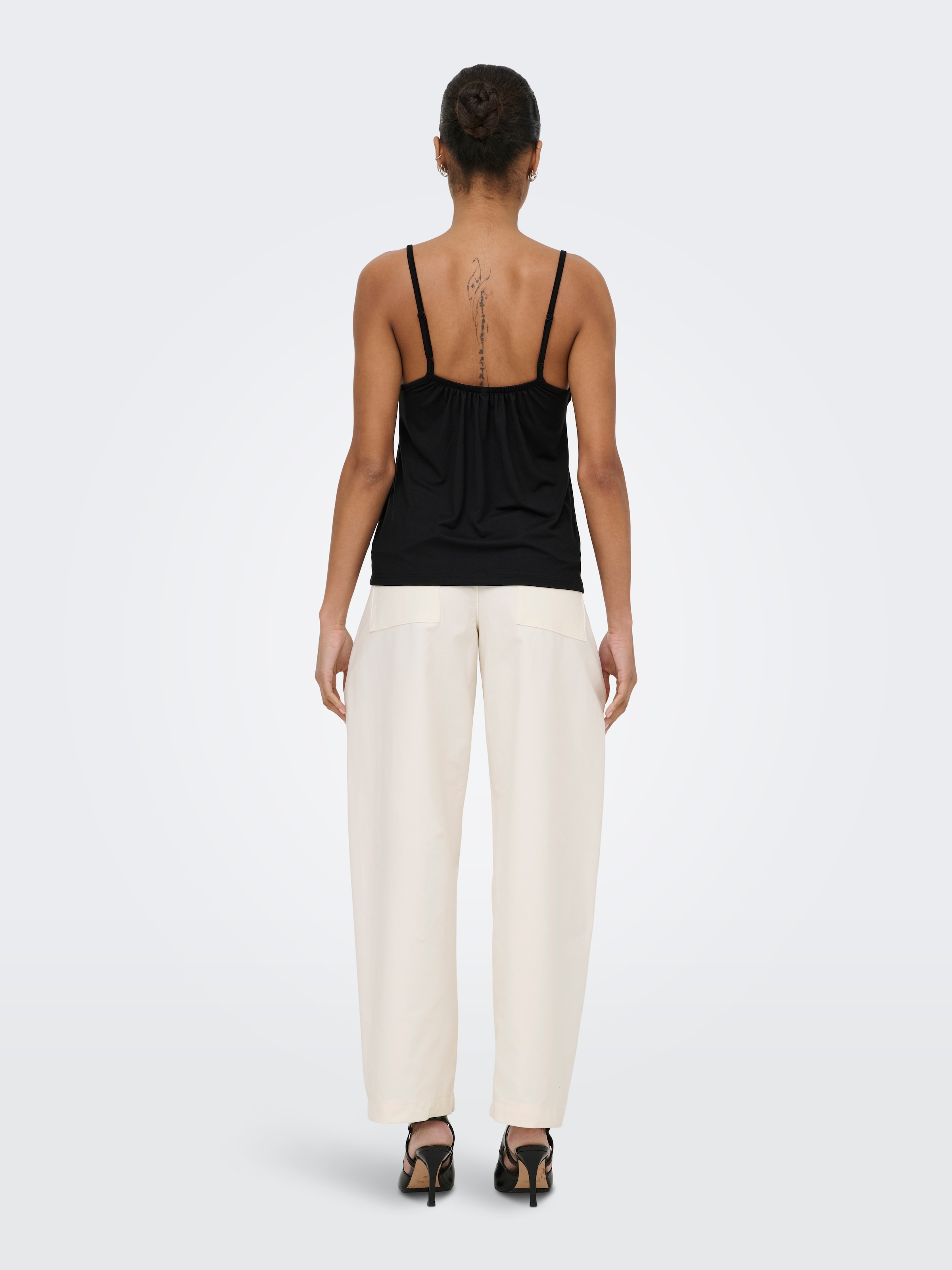 ONLY Spitzentop »ONLBETINA S/L V-NECK LACE TOP CS JRS« Kunstfaser, regular fit