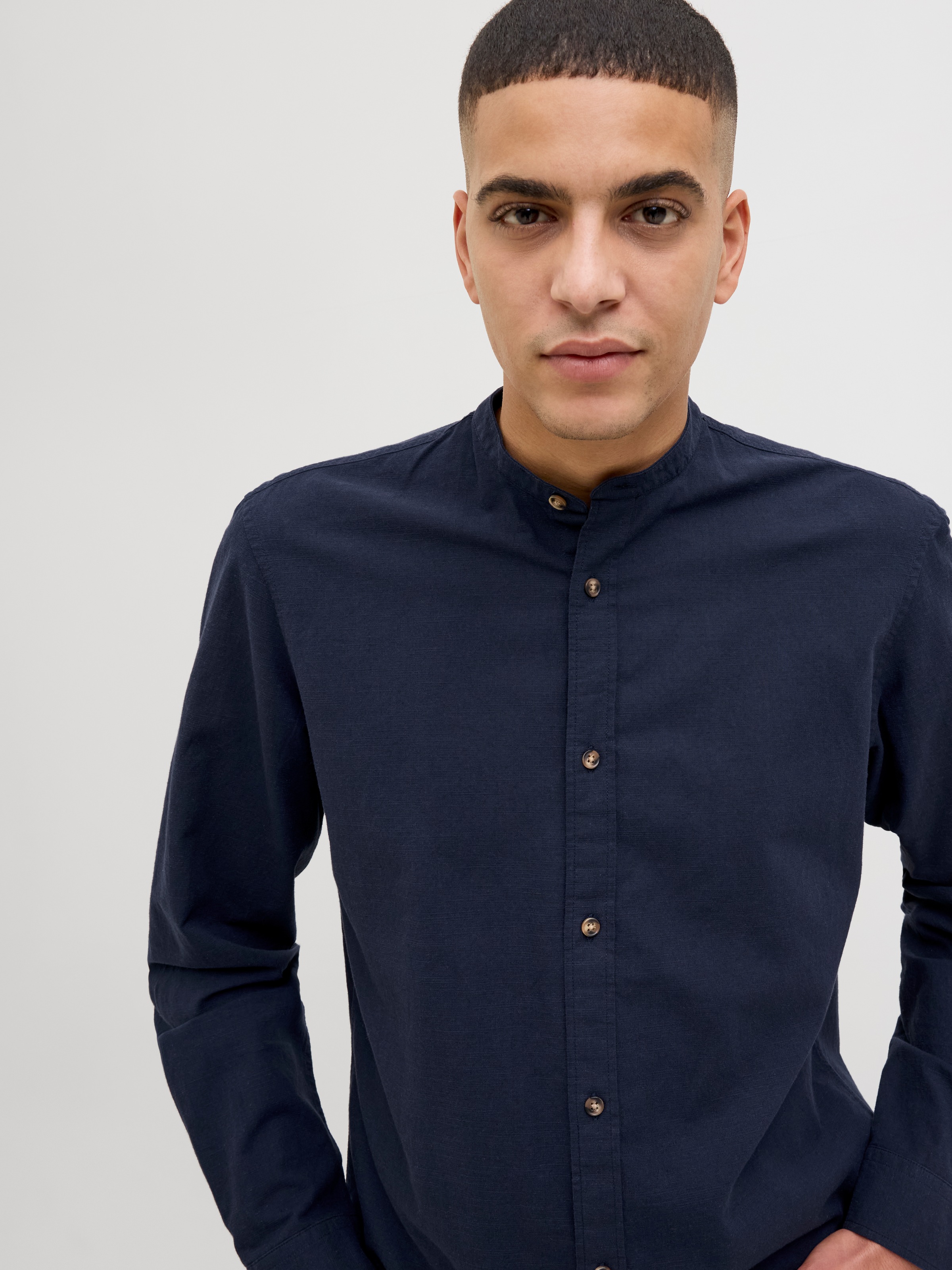 Jack & Jones Langarmhemd »JJESUMMER BAND SHIRT LS SN«, mit Bandkragen