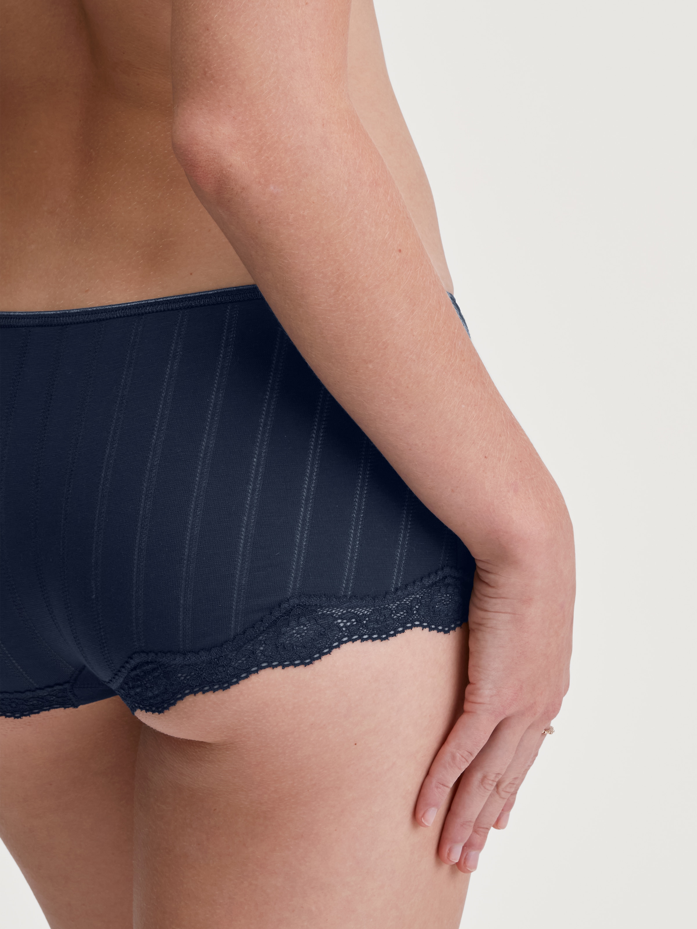 CALIDA Panty »Etude Toujours« Jacquard-Optik, Low-Cut, feminin, elastisch, bequem, pillingarm