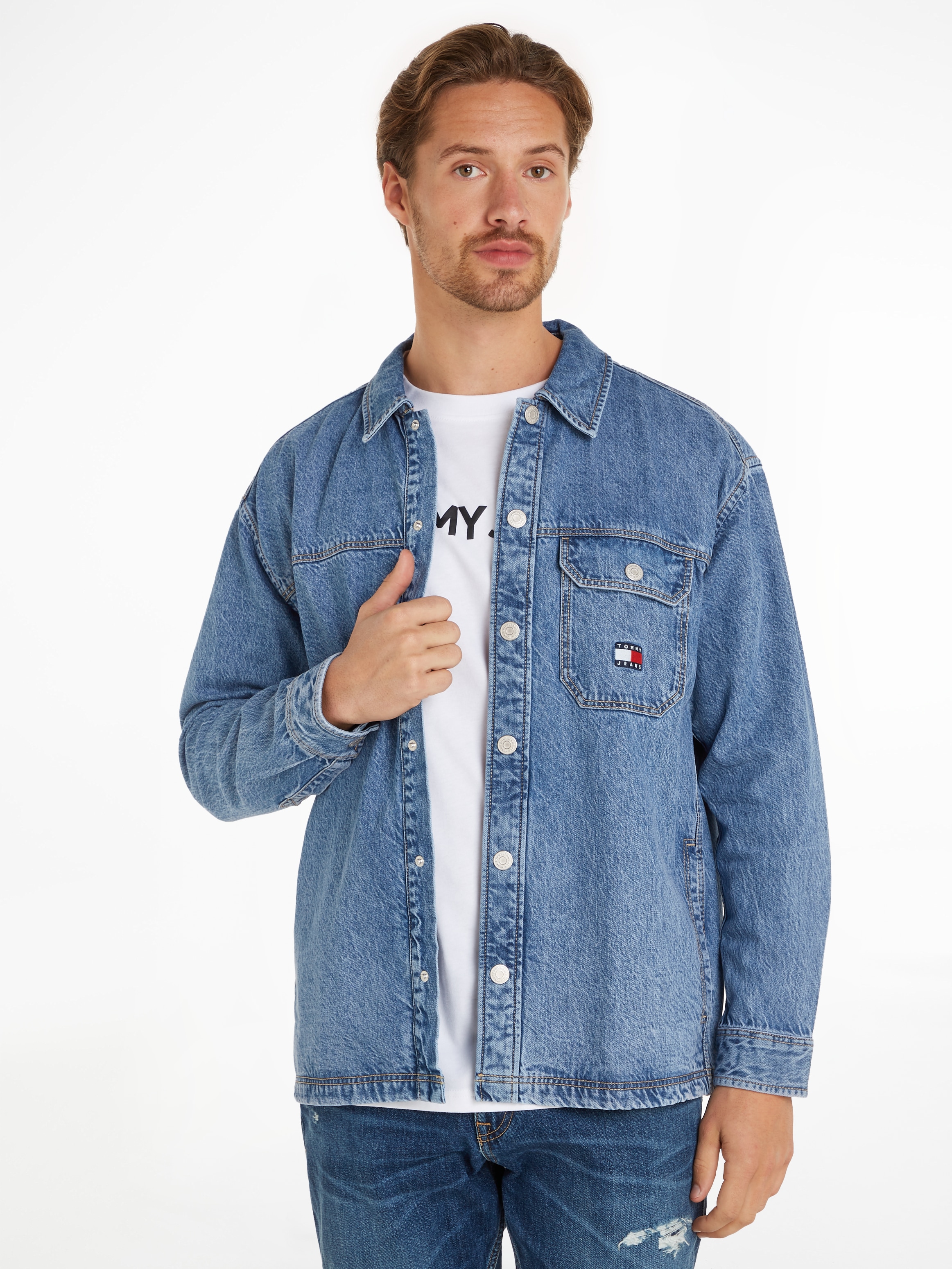 Jeanshemd »TJM ESSENTIAL DENIM OVERSHIRT«, mit Logostickerei