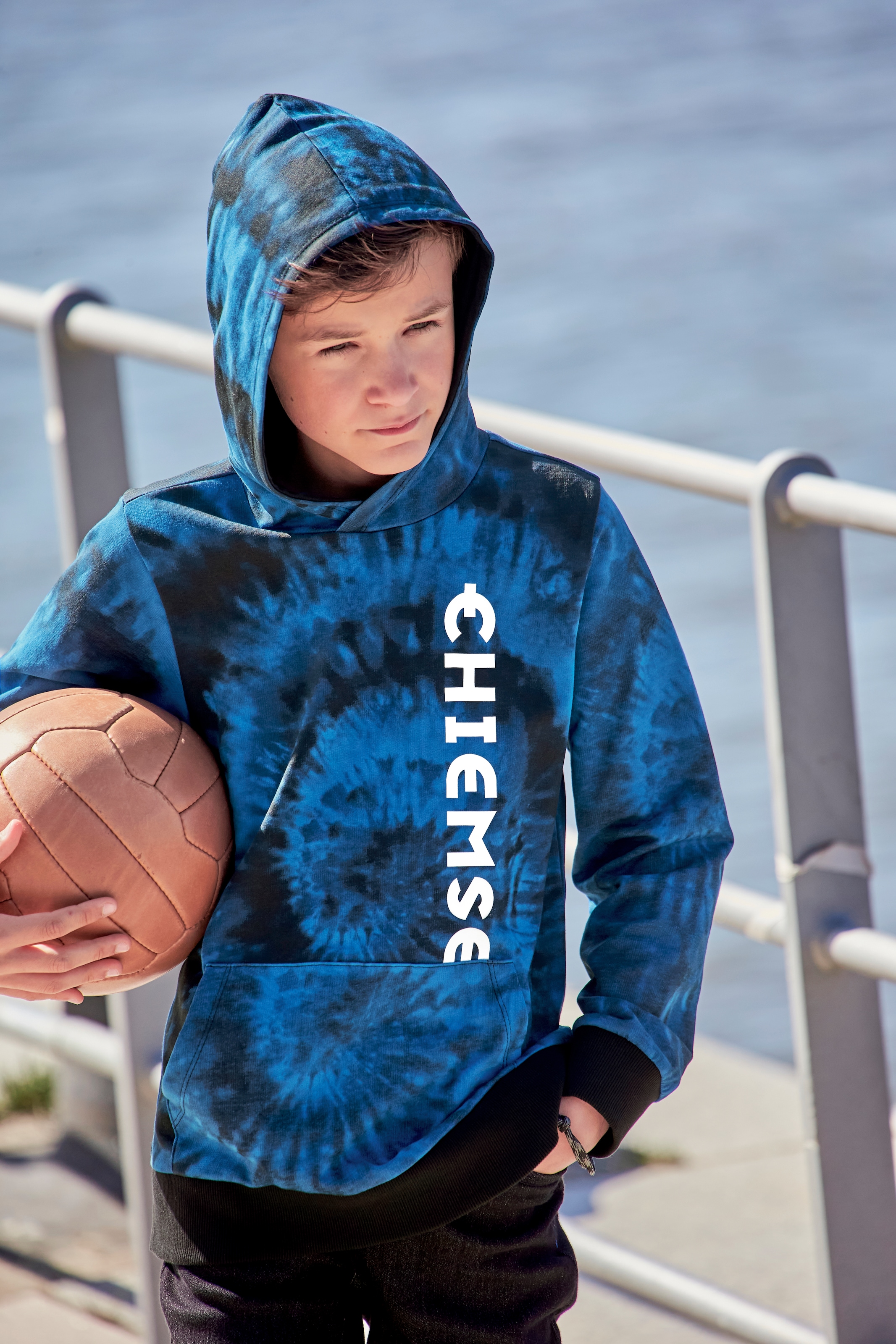 Chiemsee Kapuzensweatshirt »in cooler bei ♕ Batikoptik«, mit Logo-Druck
