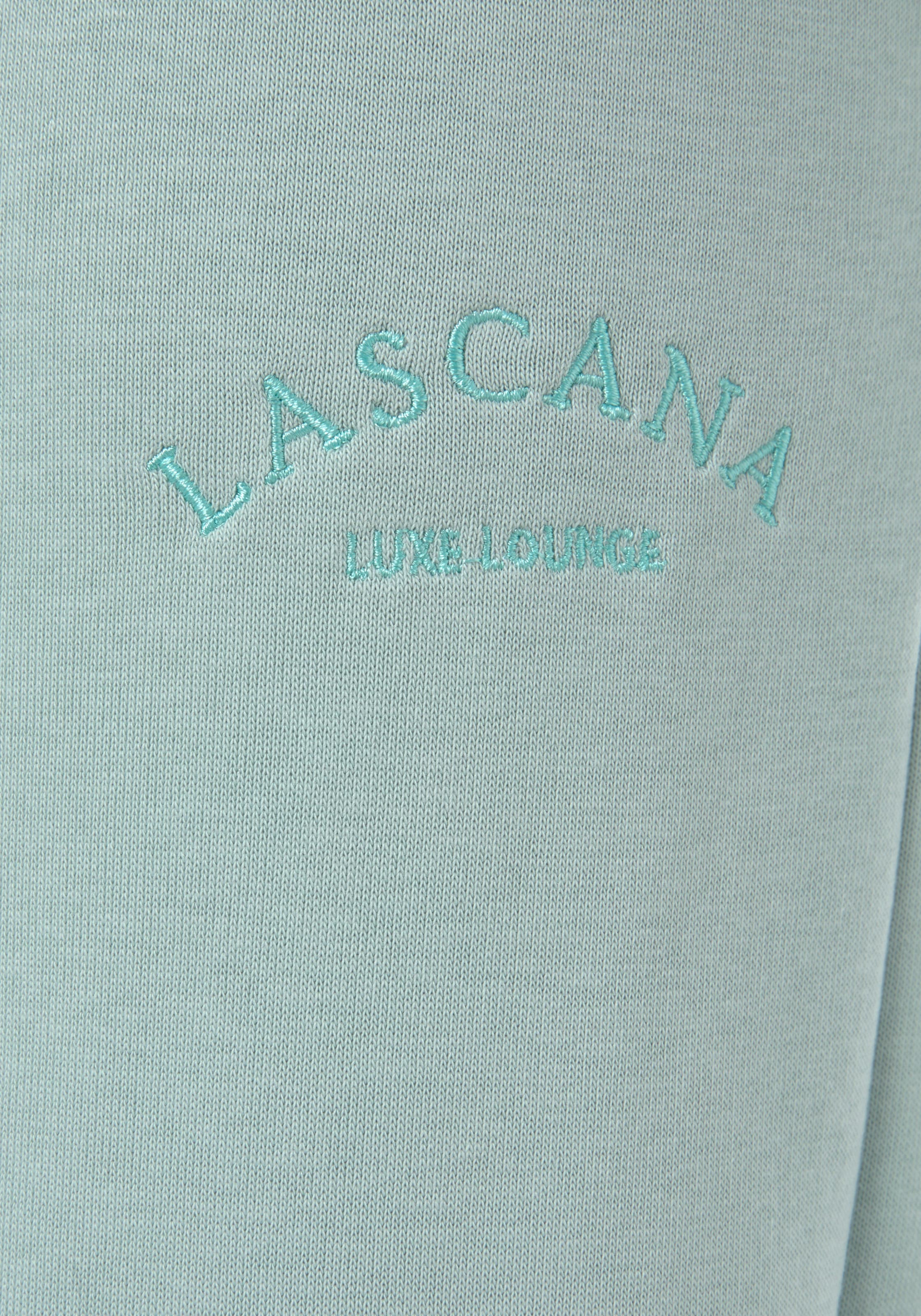 LASCANA Sweathose, Loungehose mit seitlichen Taschen und Logostickerei, Loungewear