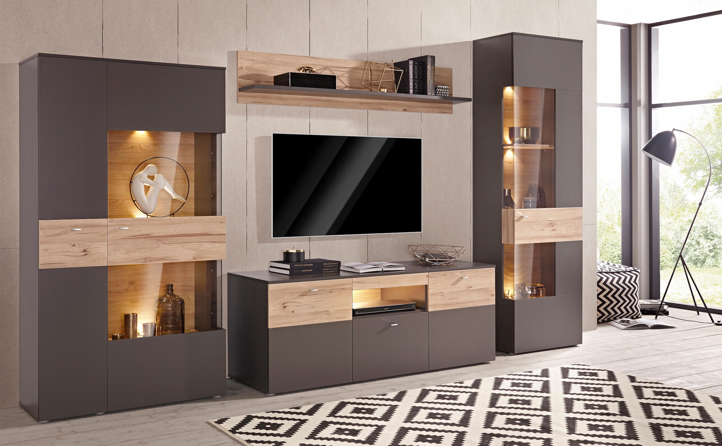 FORTE Vitrine »Como«, Vitrine, Glastüre, LED Beleuchtung, Soft Close Linksanschlag