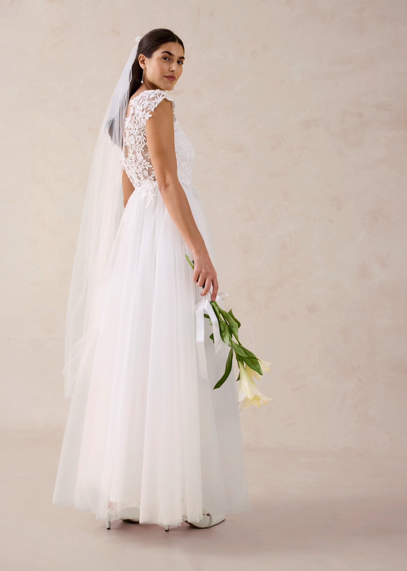 bonprix Brautkleid ausgestellte Passform, aus Tüll mit Spitzenbesatz, Kurzarm-Design