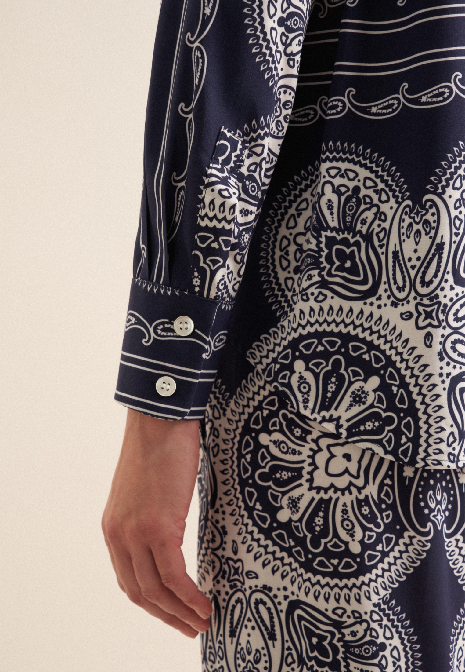 seidensticker Hemdbluse »Schwarze Rose«, Langarm Kragen Tuchprint