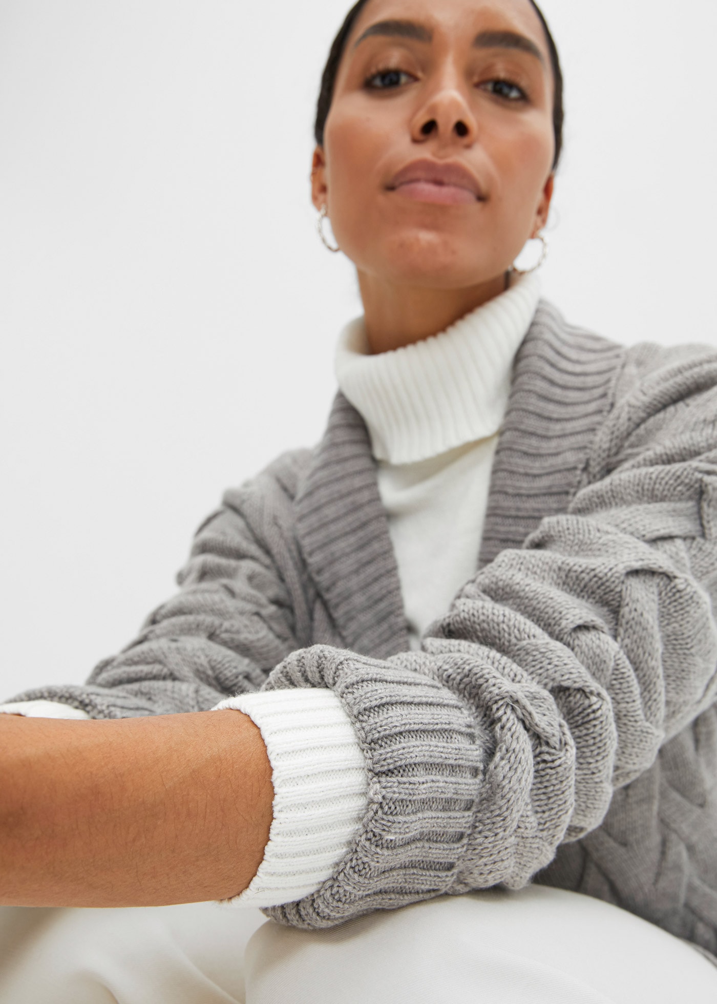 bonprix Longstrickjacke lockere Passform, mit Knopfleiste, mit aufgesetzten Taschen