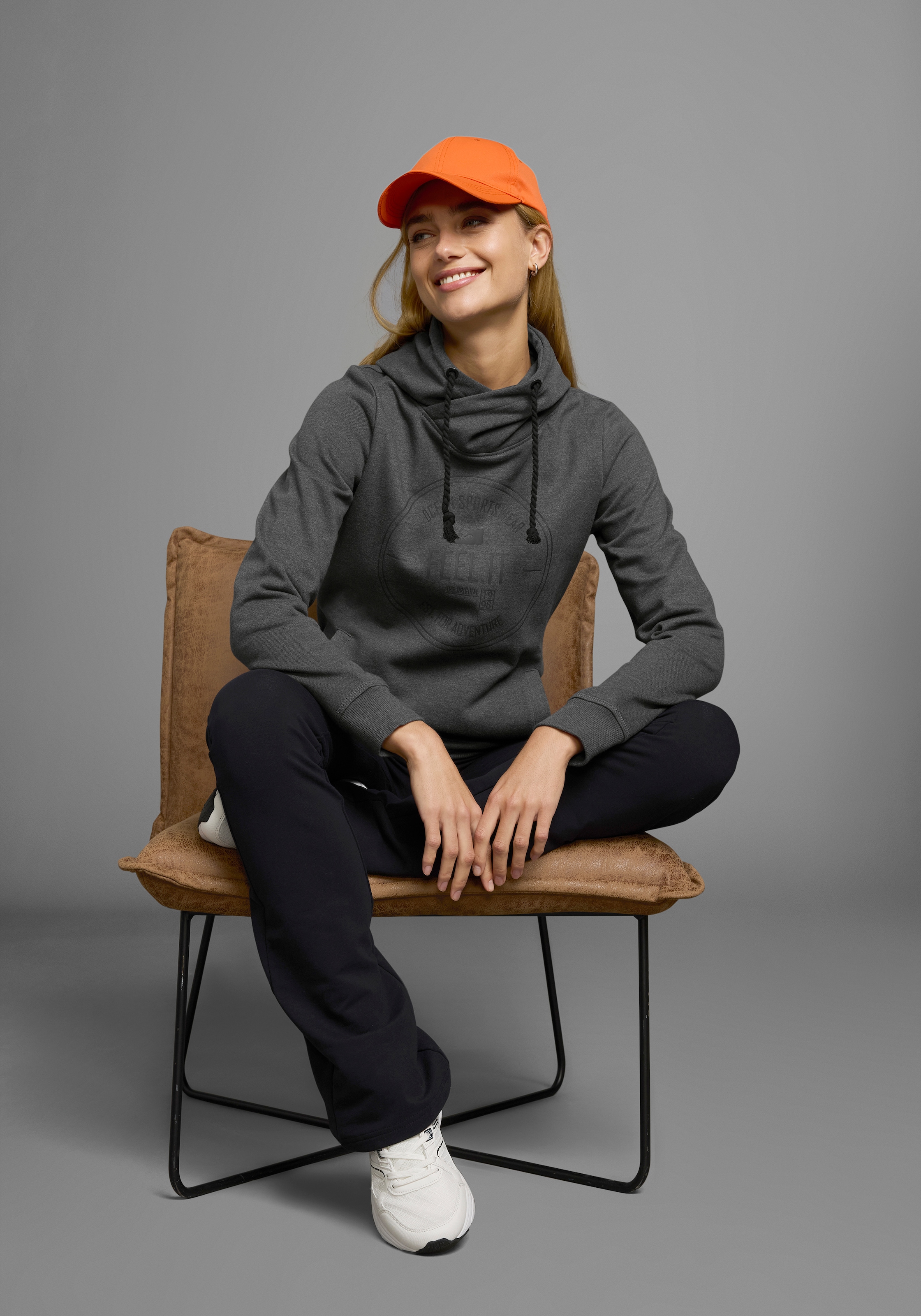 Ocean Sportswear Kapuzensweatshirt »Essentials Sweatshirt«, Langarm, figurbetonter Schnitt, unifarben