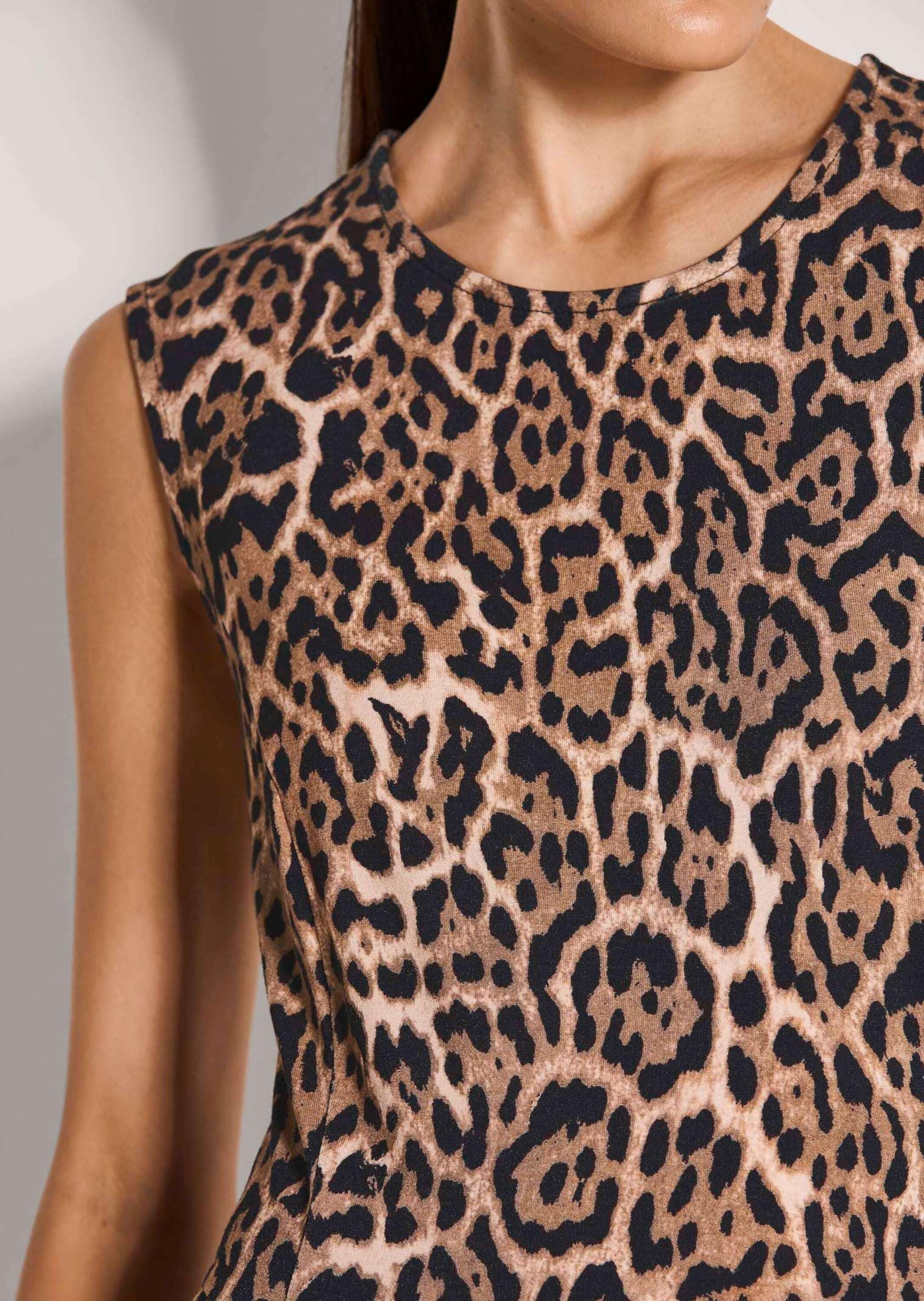 MADELEINE Midikleid »Maxikleid Sommerkleid mit Animalprint« Taillennaht