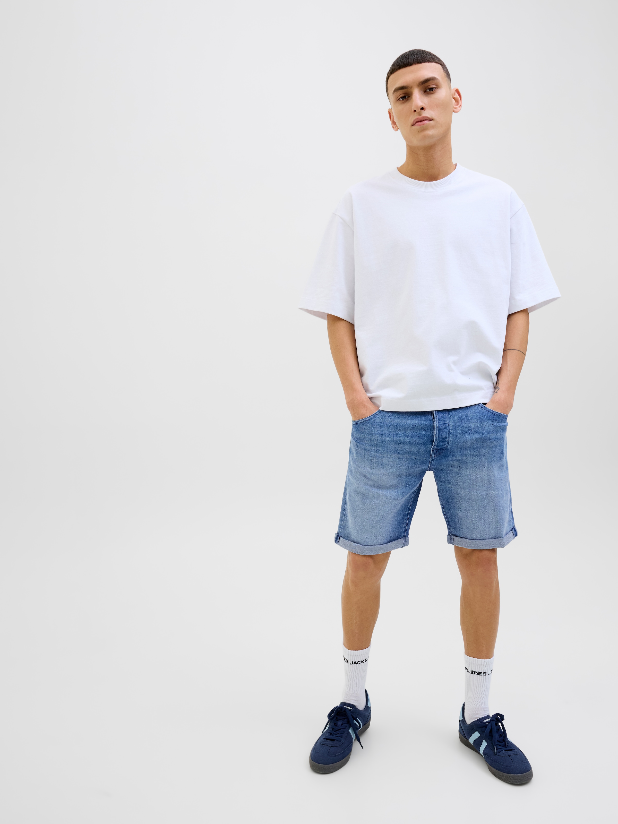 Jack & Jones Shorts »JJIRICK JJFOX SHORTS CB 310 SN«, im Four-Pocket Style