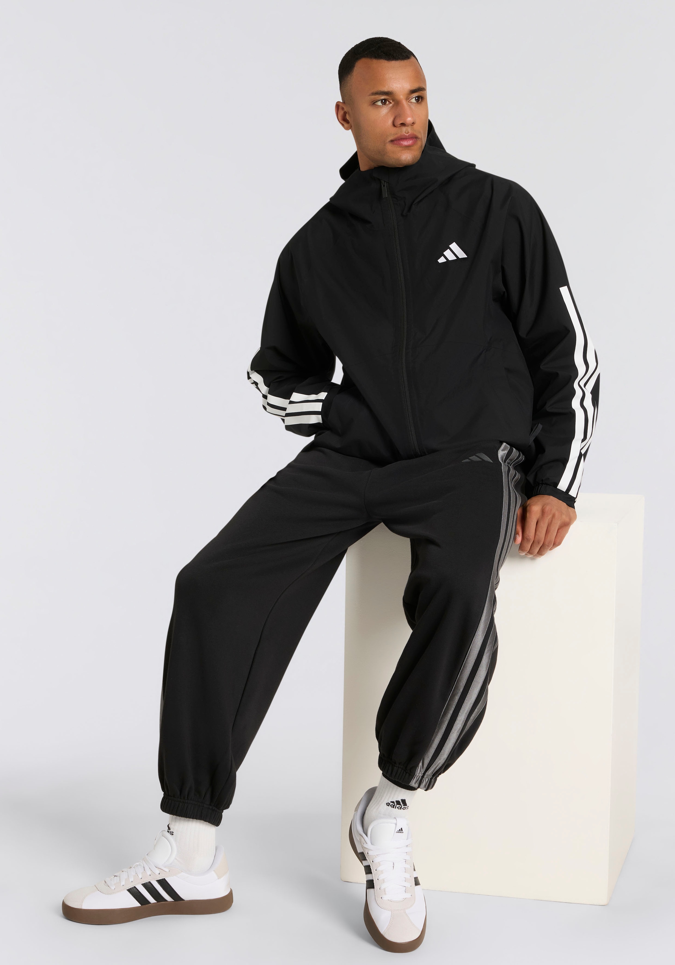 adidas Sportswear Trainingsjacke »ESSENTIALS CLIMAPROOF 3-STREIFEN«