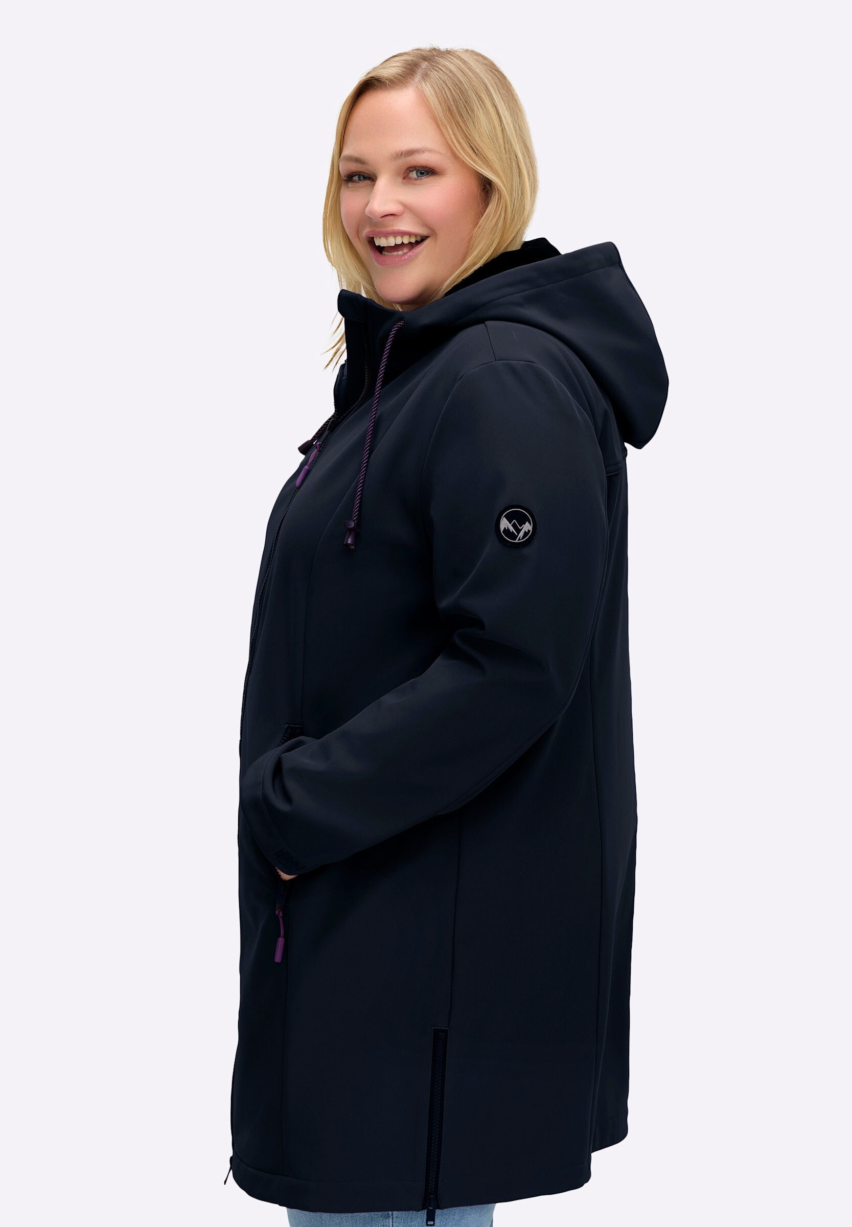Sheego Softshelljacke »Softshell-Jacke Softshelljacke mit Kapuze und Tunnelzug« mit Kapuze