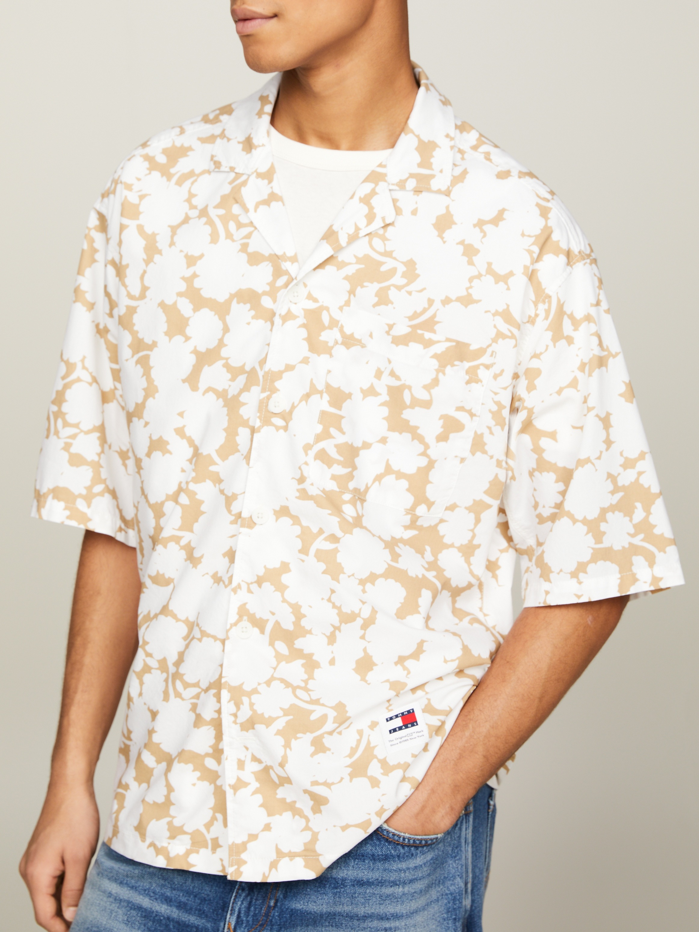 Tommy Jeans Kurzarmhemd »TJM RLX FLORAL AOP CAMP SHIRT«, mit Allover-Print